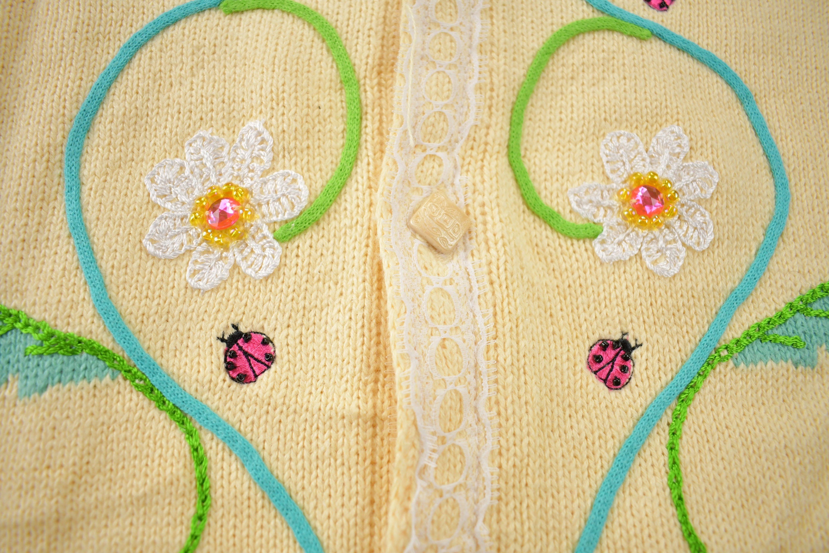 Vintage 1990s Cute Floral Theme Knit Cardigan