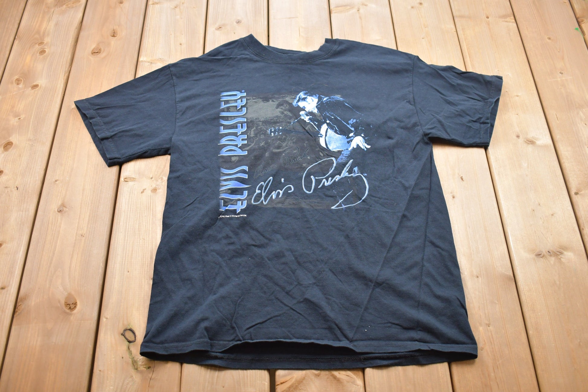 Vintage 2001 Elvis Presley T-shirt Band Tee King of Rock