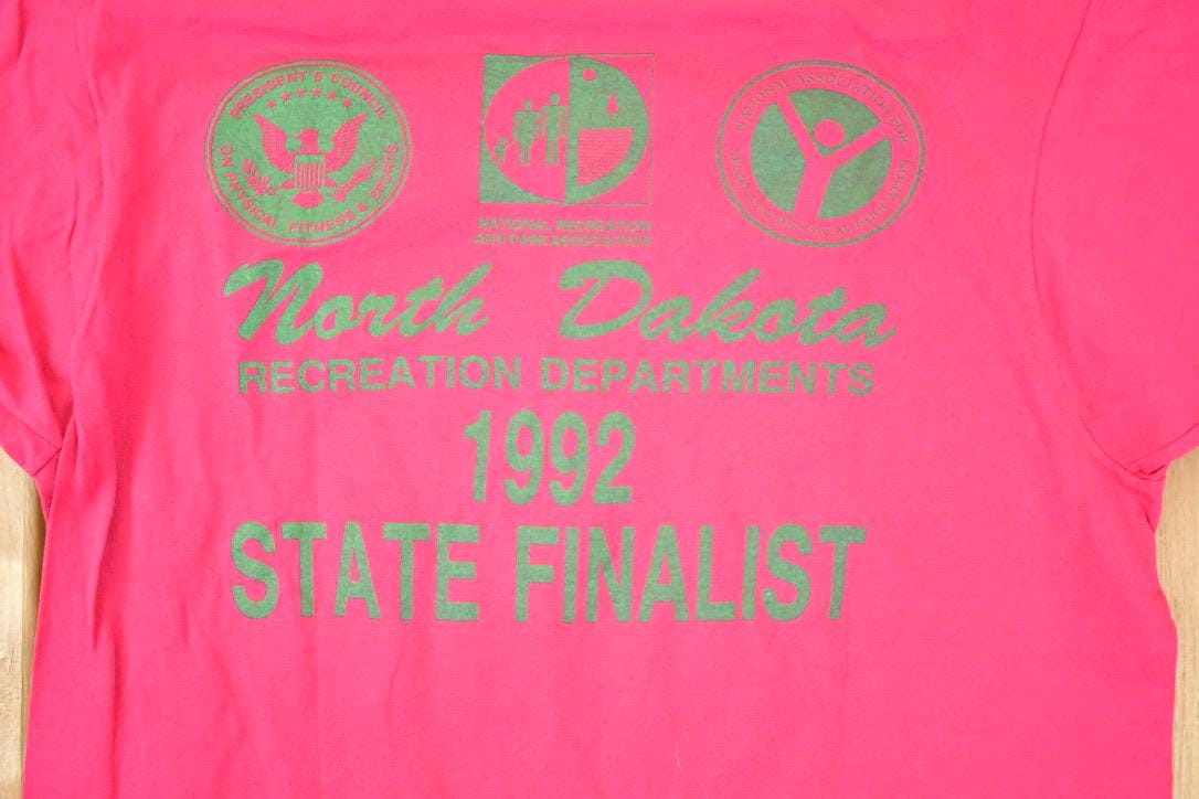 Vintage 1991 Screen Stars Best North Dakota Recreation Department Souvenir Travel T-Shirt Men's S