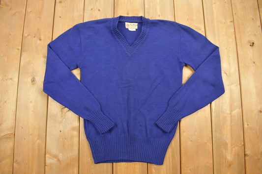Vintage 1960s Blue Knitted V-Neck Sweater / 90s Jumper / 60s Knit / Outdoor & Wilderness / Pullover Sweatshirt / Sportswear