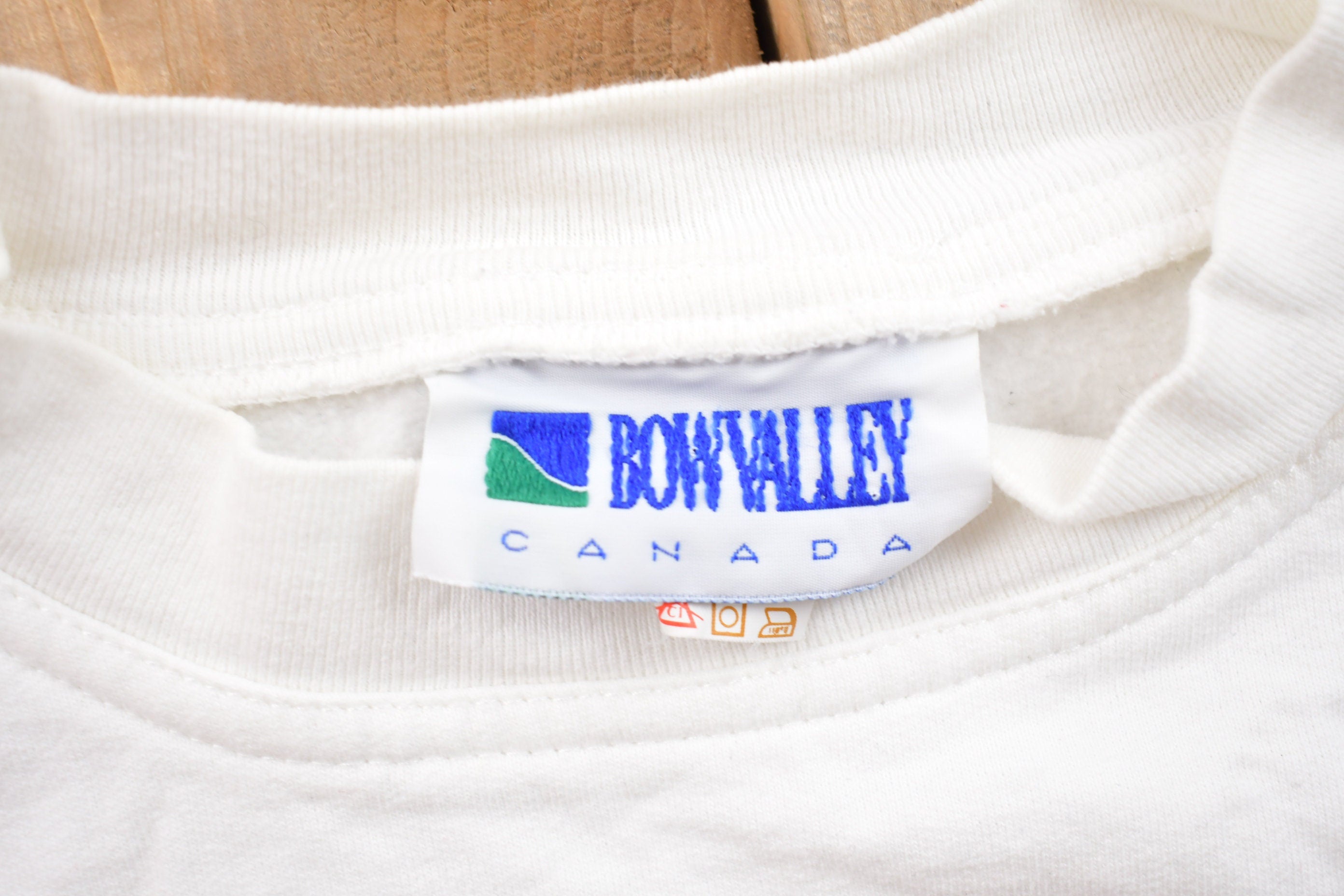 Vintage 1990s Bow Valley Canada Floral Print Crewneck