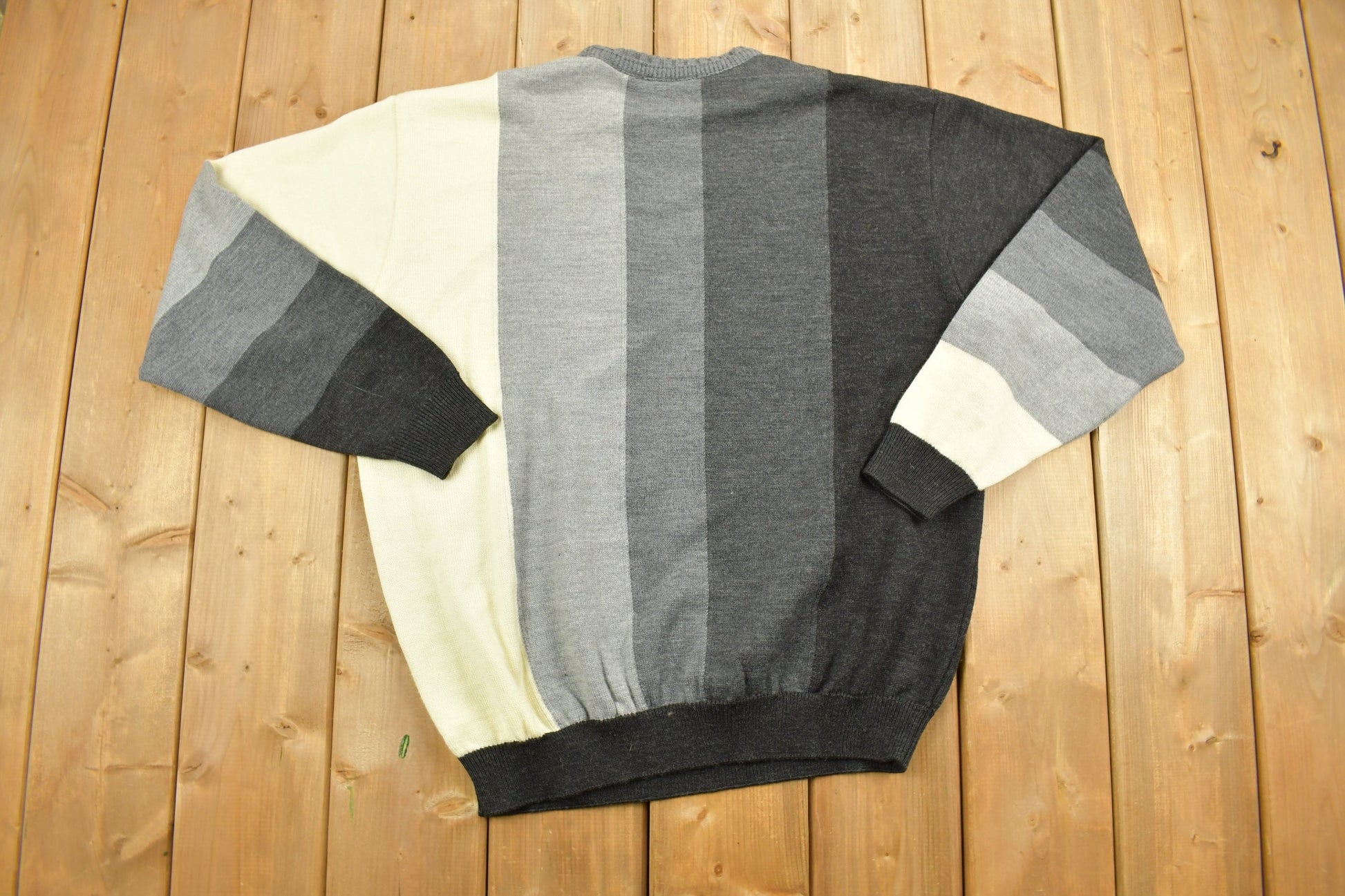 Vintage 1990s Chizani Canada Greyscale Knitted Monochromatic Crewneck Sweater
