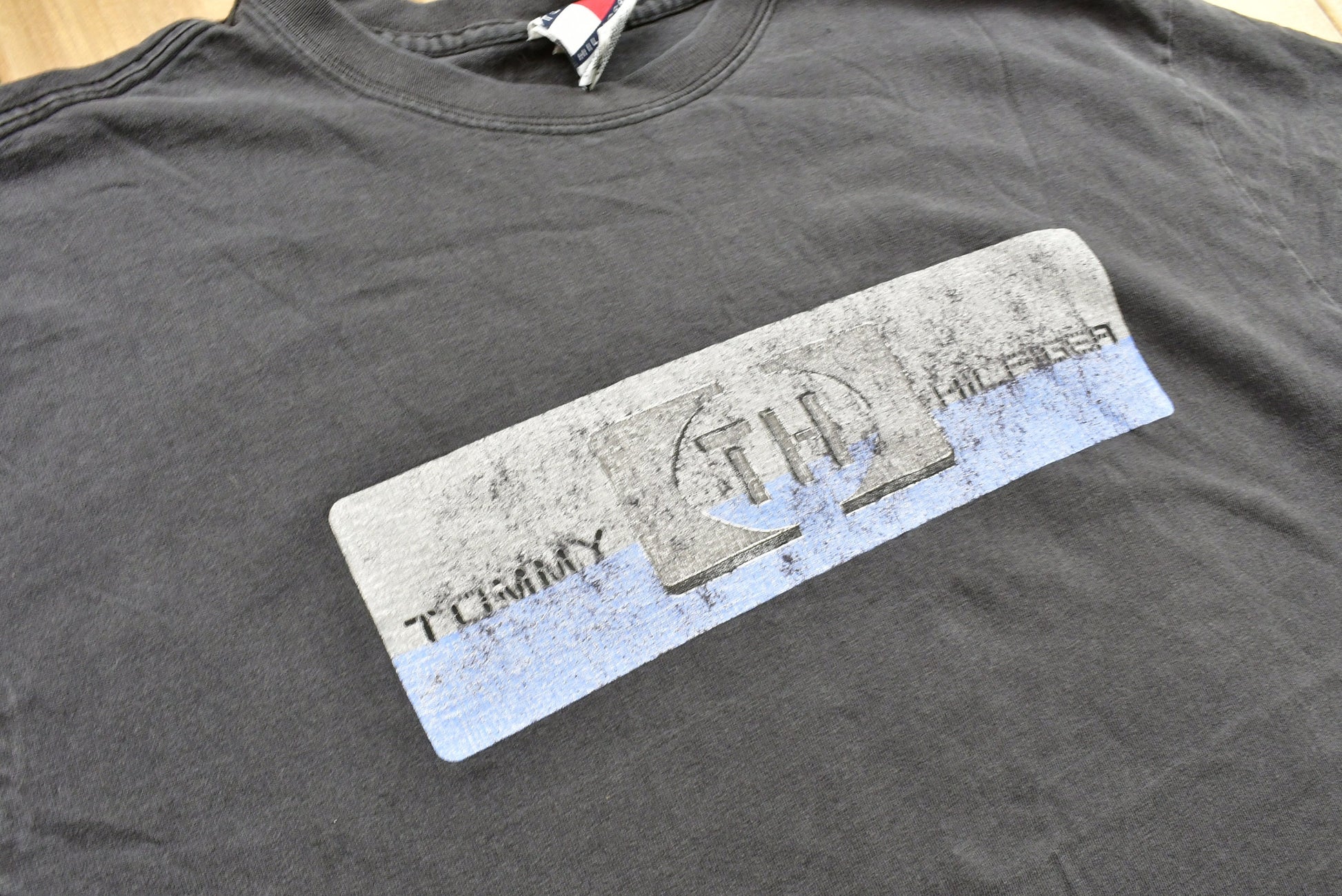 Vintage 1990s Tommy Hilfiger Logo T-Shirt