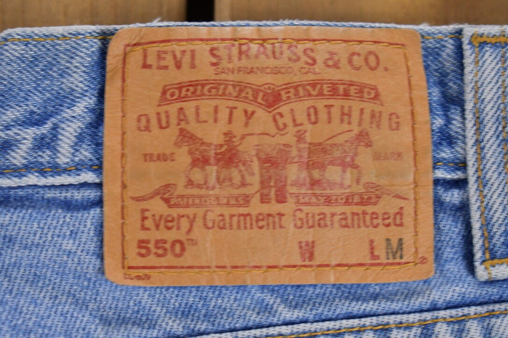 Vintage 1990s Levi's 550 Red Tab Denim Jeans Size 32 x 30