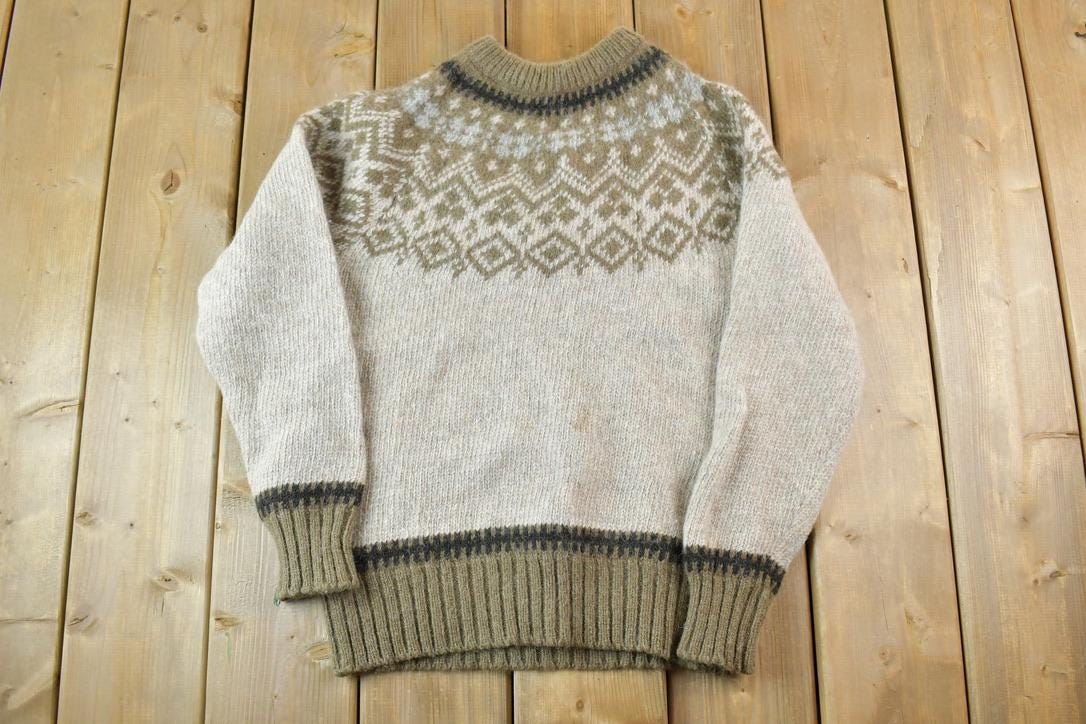 Vintage 1980s Woolrich 100% Wool Knit Crewneck Sweater /