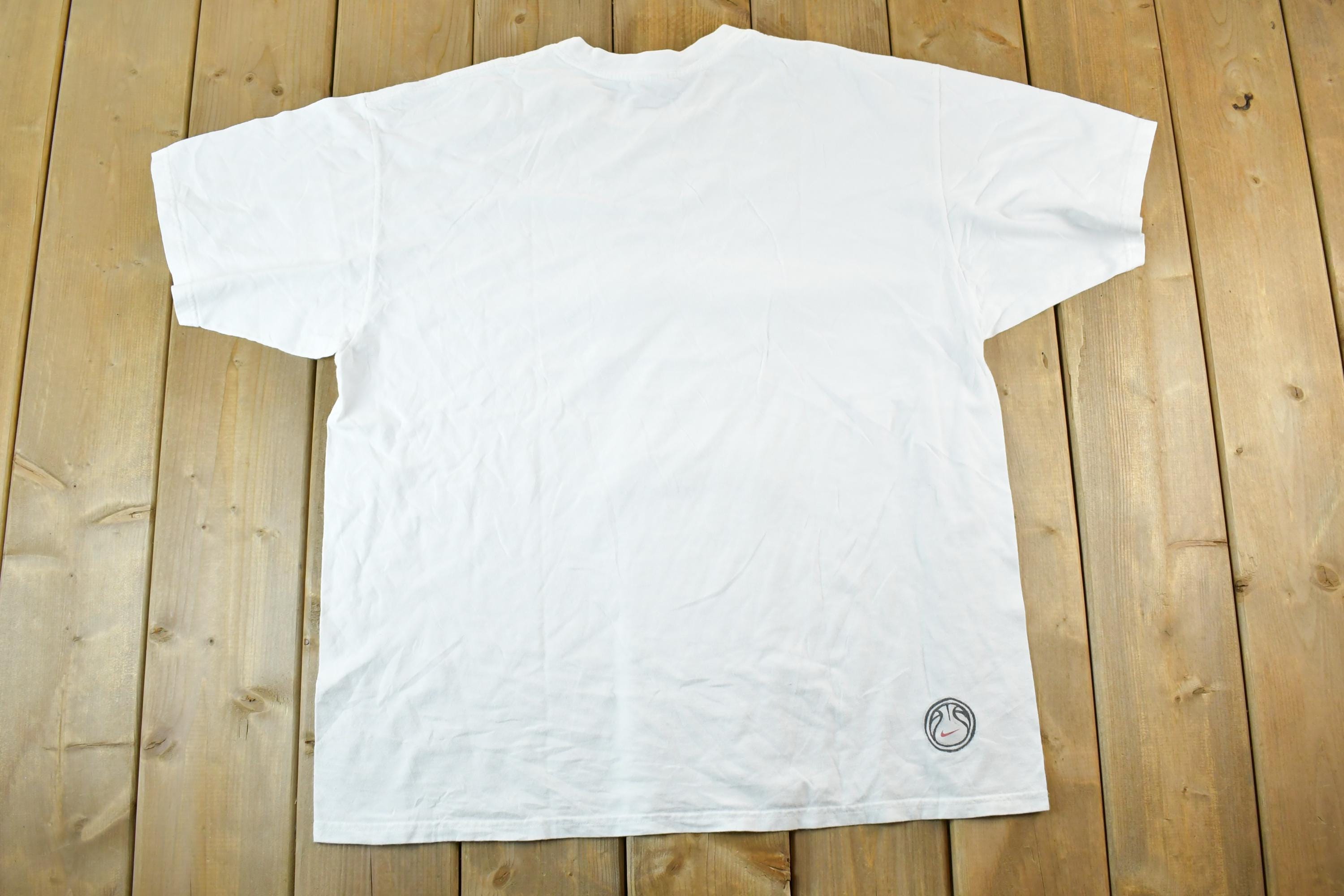 Vintage 1990s Nike Basketball Graphic T-Shirt Mens L