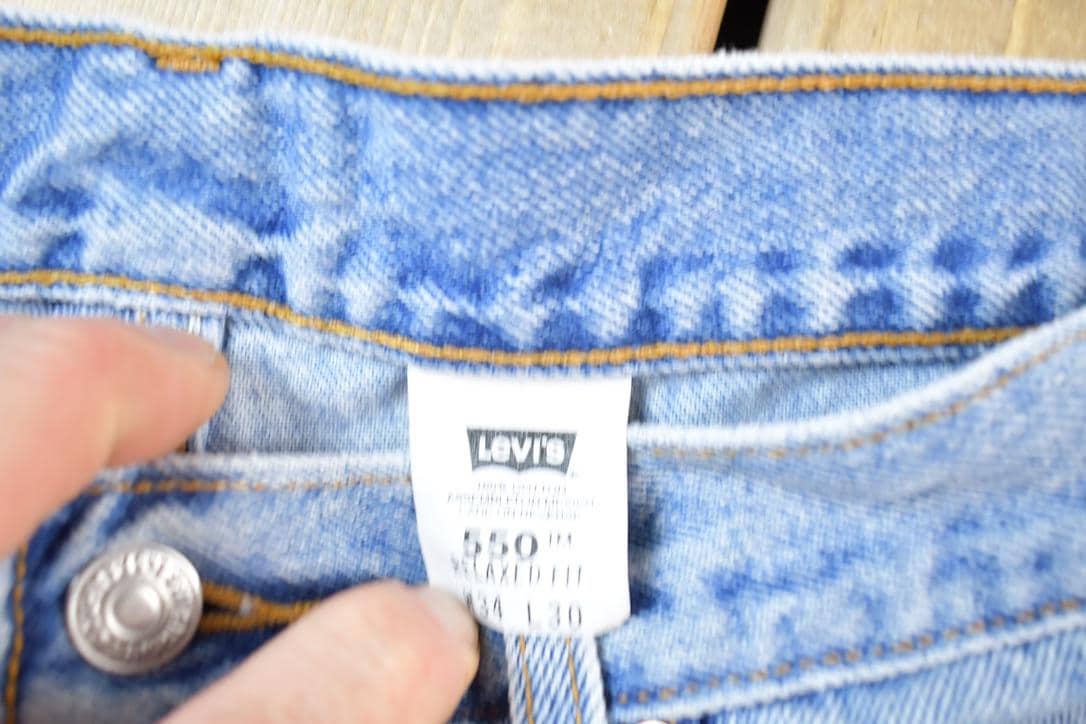 Vintage 1990s Levi Strauss Red Tab 550 Denim Jeans Size 34 x 30 Made In USA