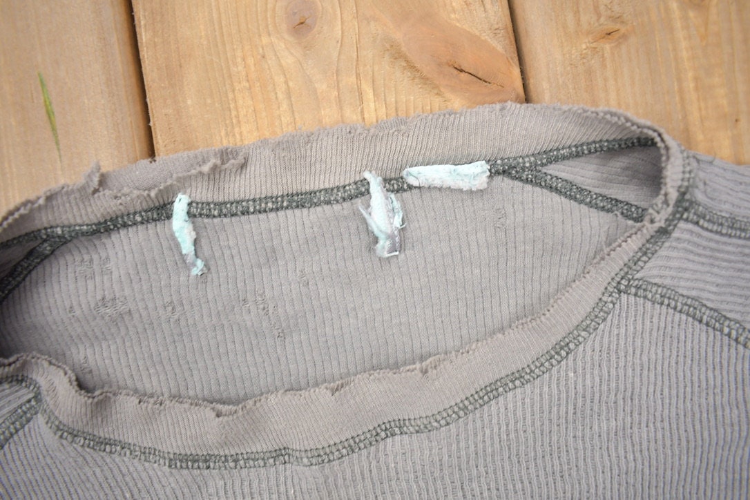 Vintage 1990s Distressed Blank Crewneck Sweatshirt / 90s Crewneck / Essential / Streetwear / 90s Blank