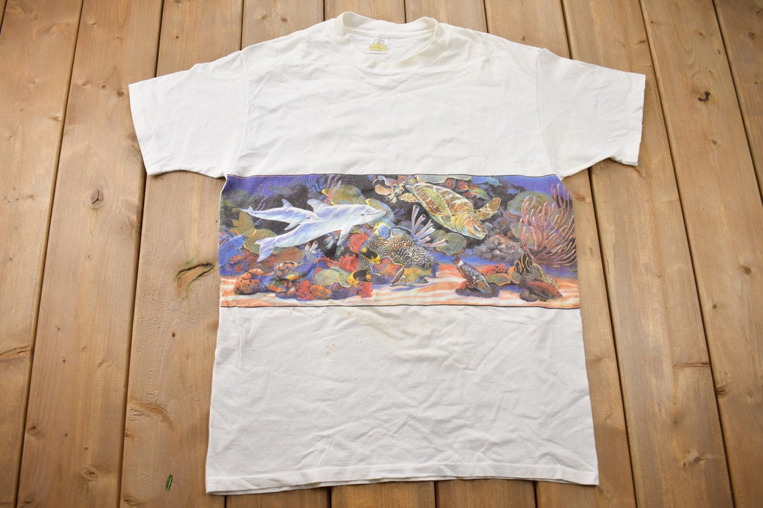 Vintage 1990s Dolphins Turtle Sea Fish Theme Graphic T-Shirt