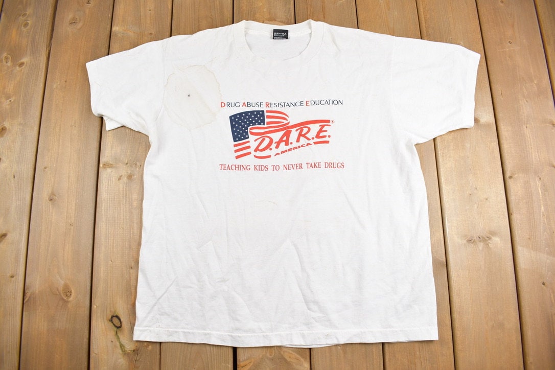Vintage 1990s DARE America Teaching Kids To Never Take Drugs Graphic T-Shirt
