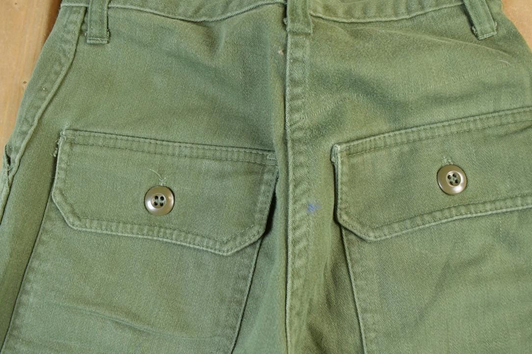 Vintage 1990s Army Green Cargo Pants Size 24 x 31 / Streetwear / Army Pants / Military Pant's / Vintage Cargos / Made In