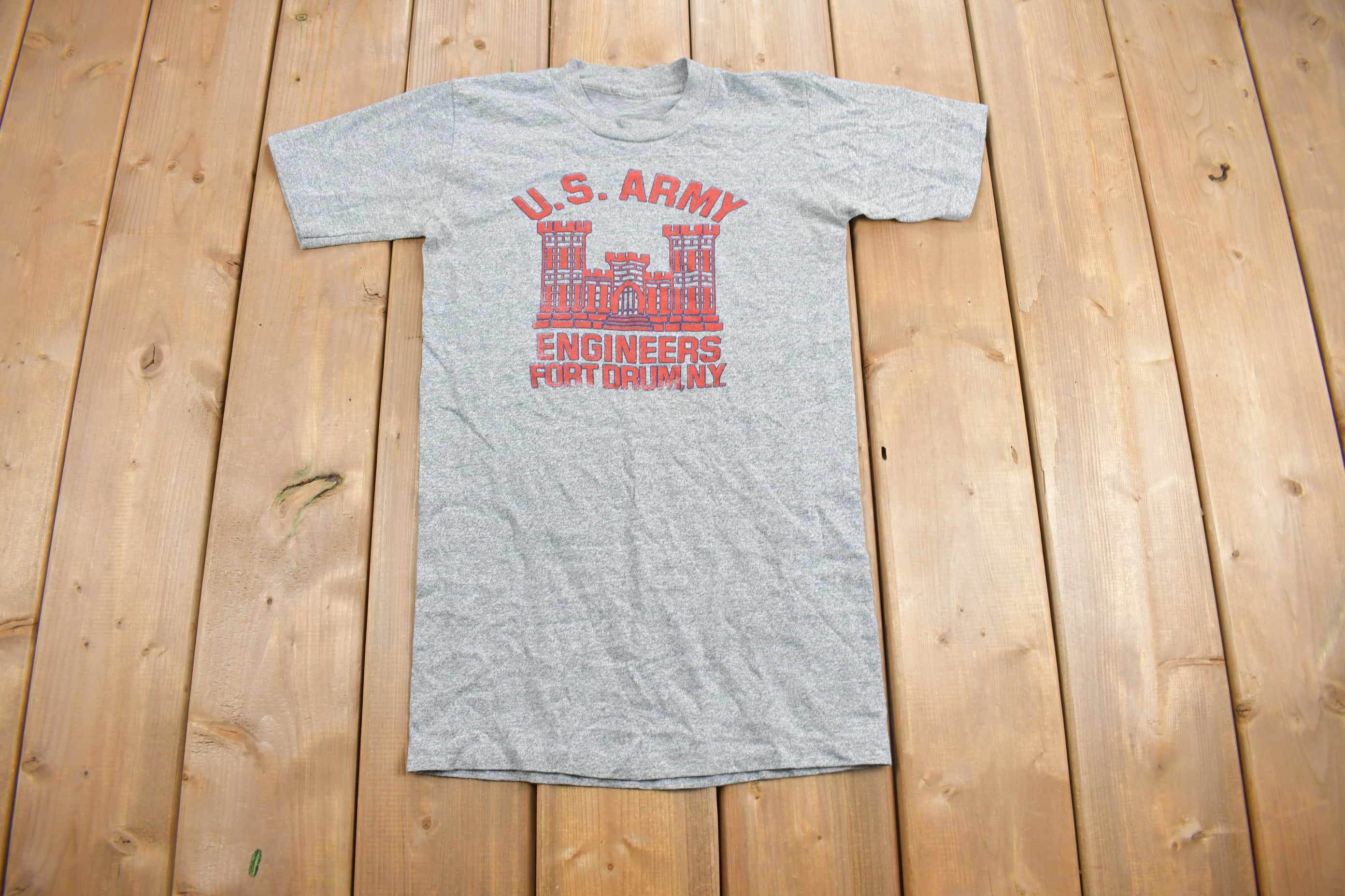 Vintage 1980s Army Engineers Fort Drum NY Graphic T Shirt