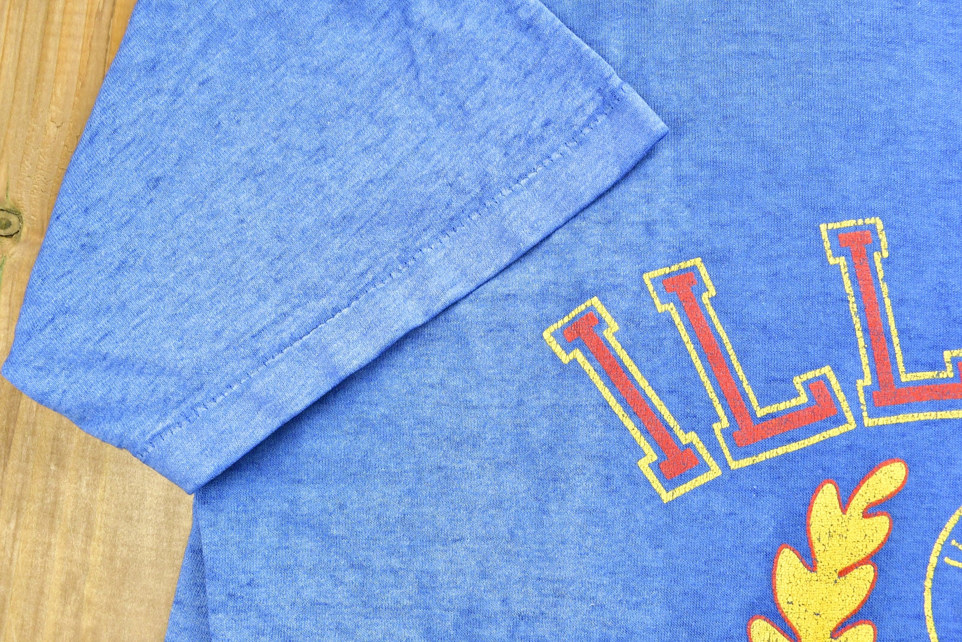 Vintage 1980s University of Illinois Cougars Collegiate T-Shirt / NCAA Tee / Americana / Sportswear / Single Stitch Athleisure