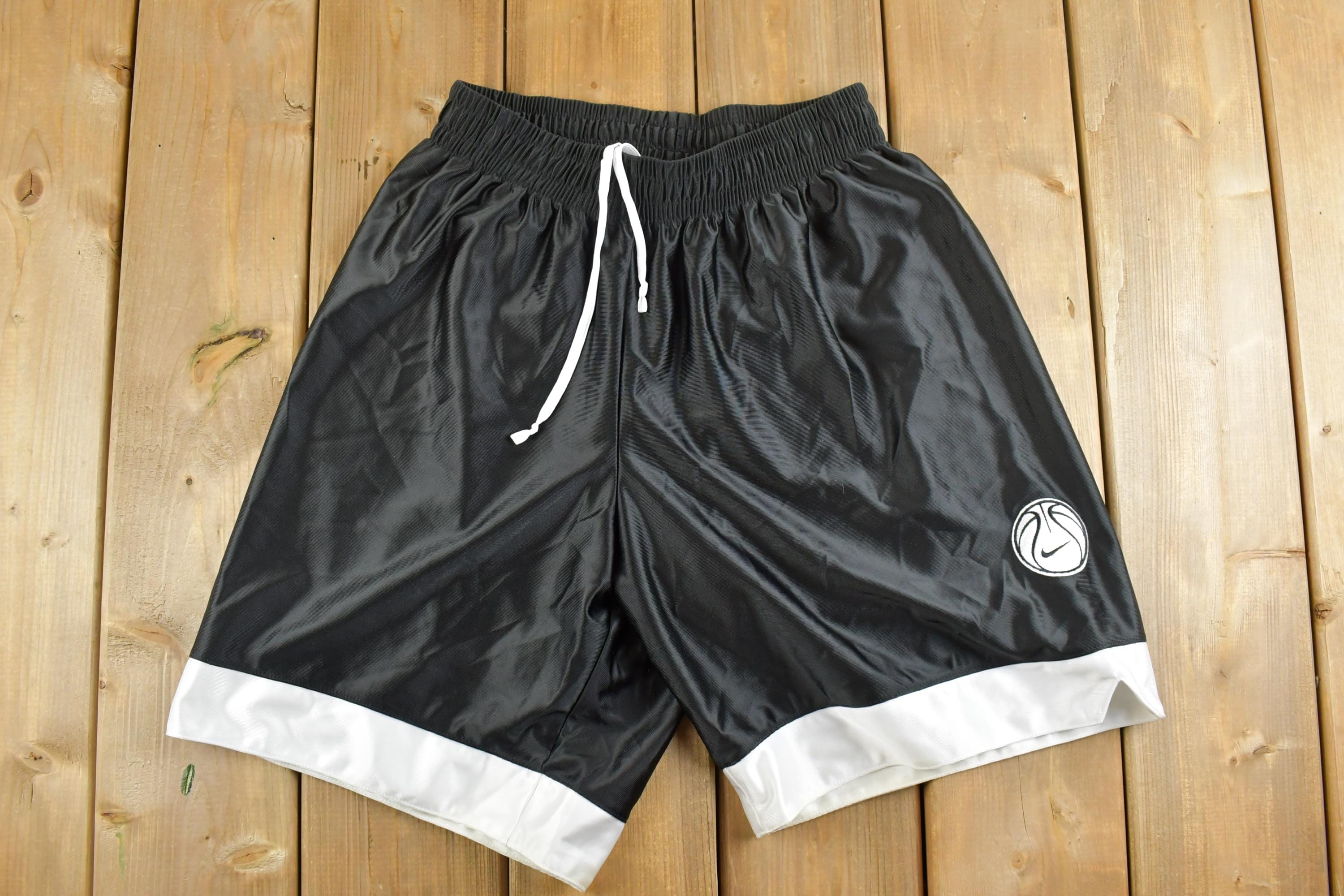 Vintage Y2K Nike Basketball Mini Swoosh Shorts Size M