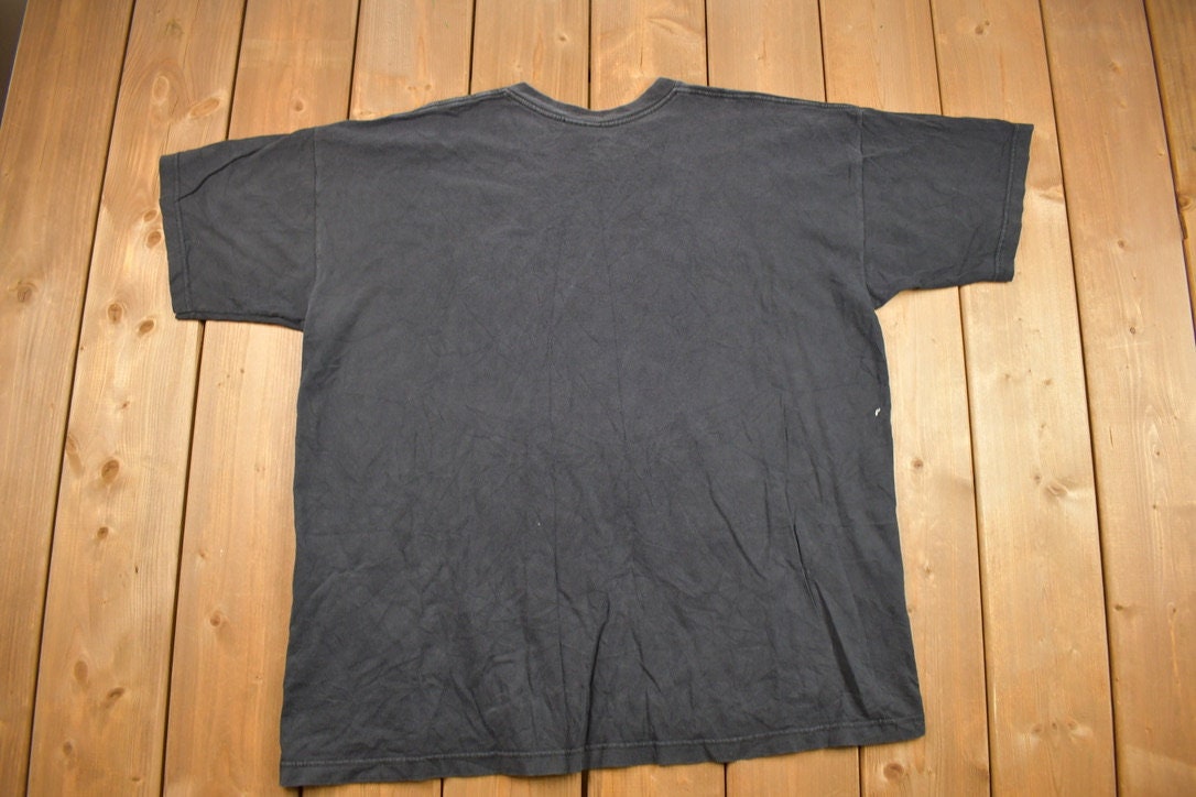 Vintage 1990s Wolves Theme Graphic T-Shirt