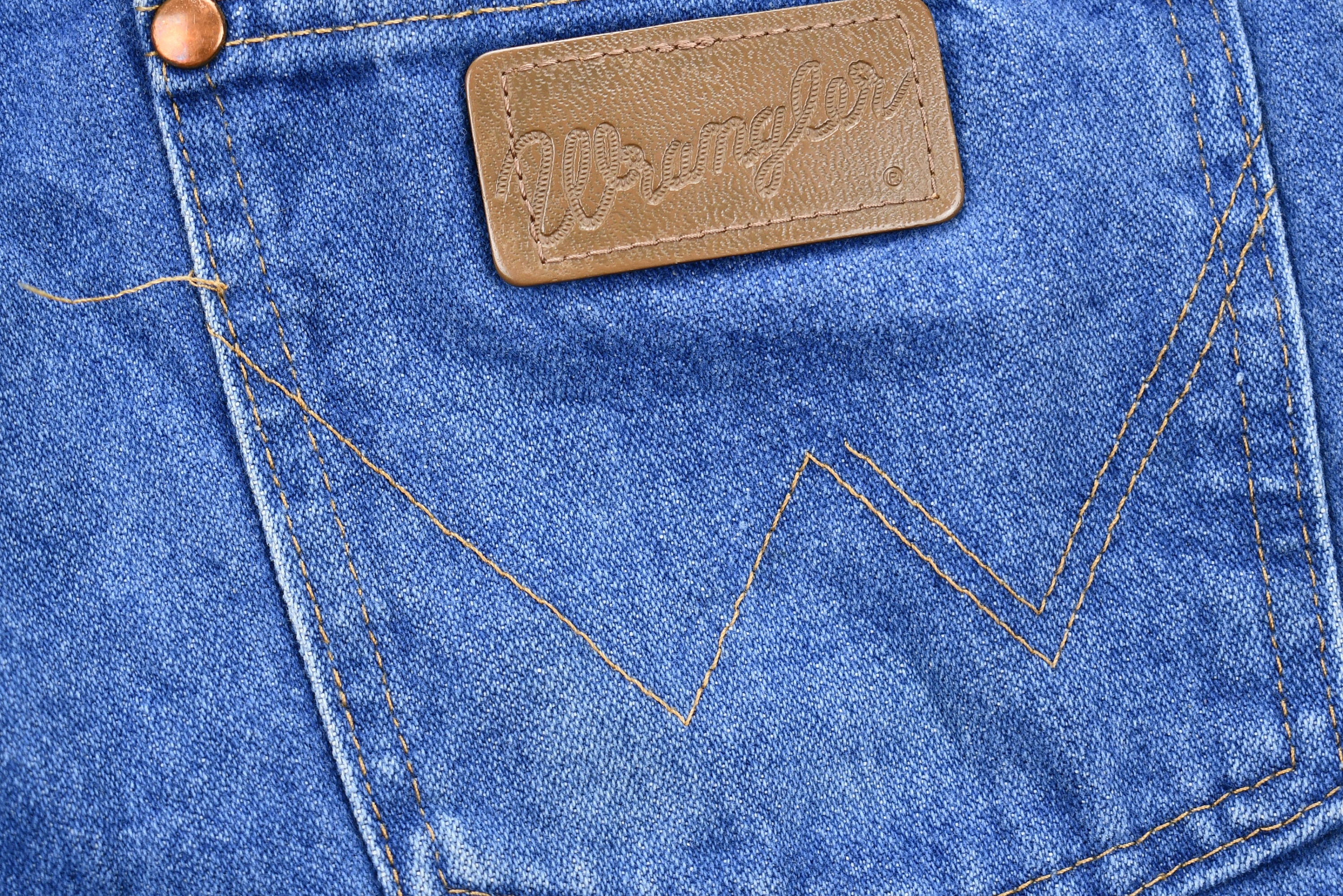 Vintage Early 1990s Wrangler Light Wash Relaxed Straight Leg Jeans
