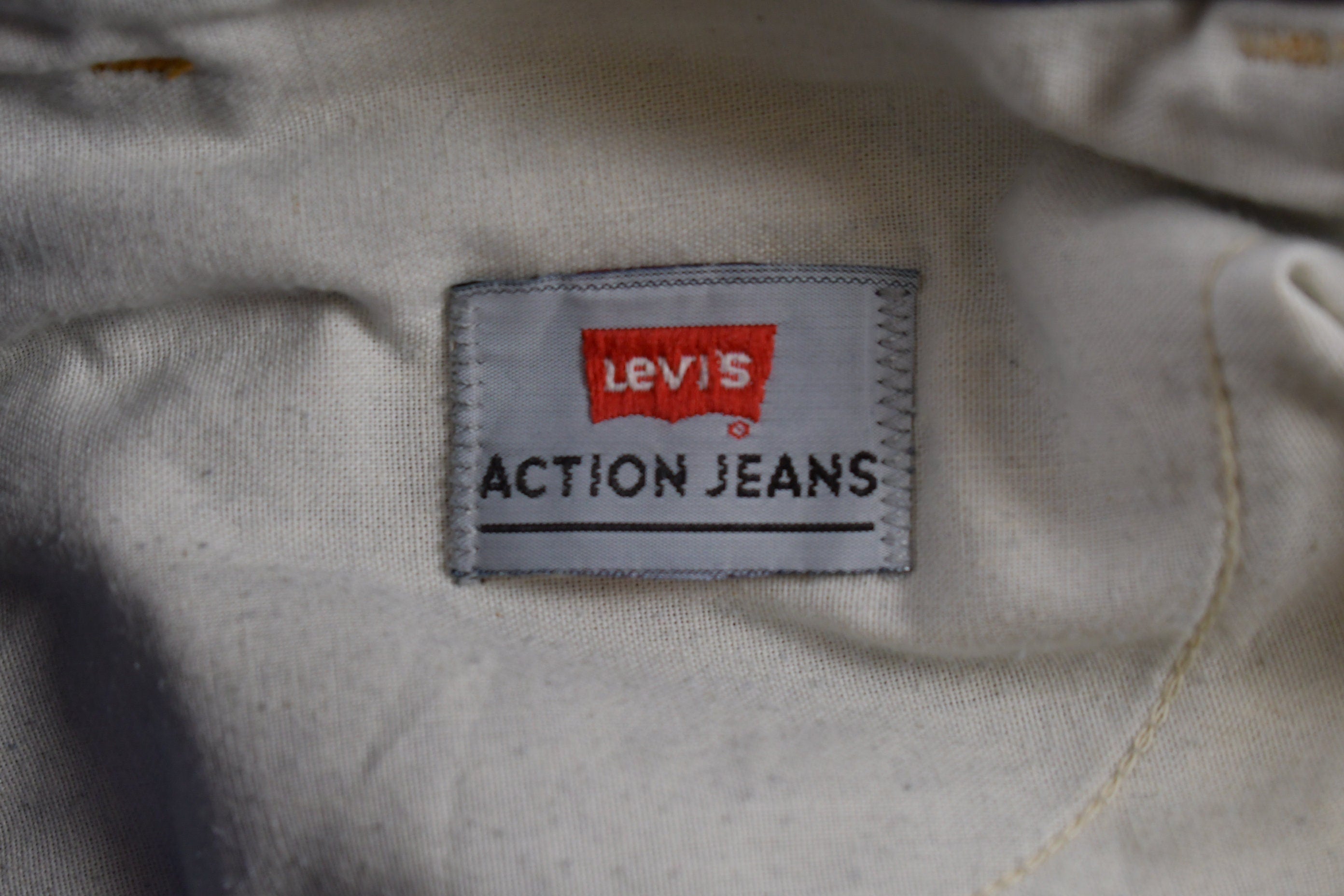 Vintage 1980s Levi's Brown Tab Action Jeans Size 32 x 29