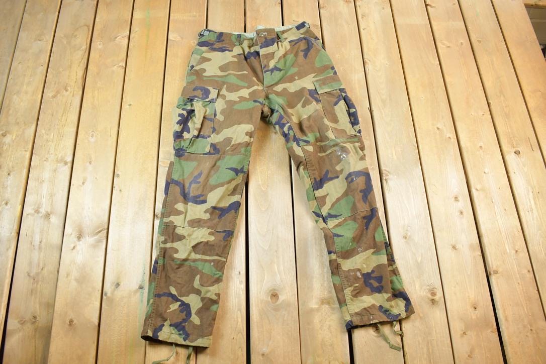 Vintage 1990s Army Camouflage Cargo Pants Size 31 x 32 / Streetwear / Army Pants / Military Pant's / Vintage Cargos / Made In
