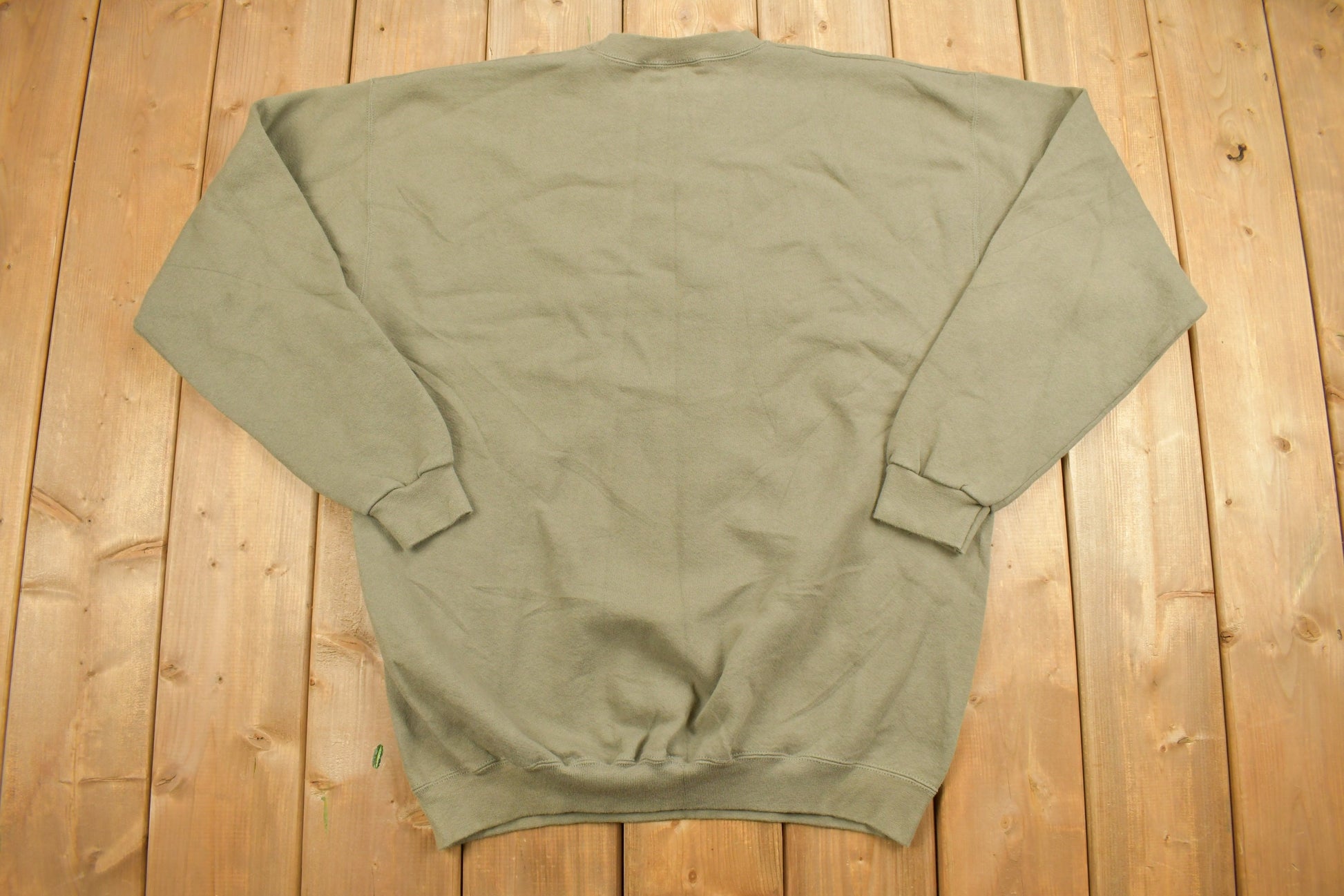 Vintage 1990s Deer Hunter Graphic Crewneck Sweatshirt / 90s Crewneck / Souvenir / Athleisure / Streetwear / Deer Print / Whitetail Deer