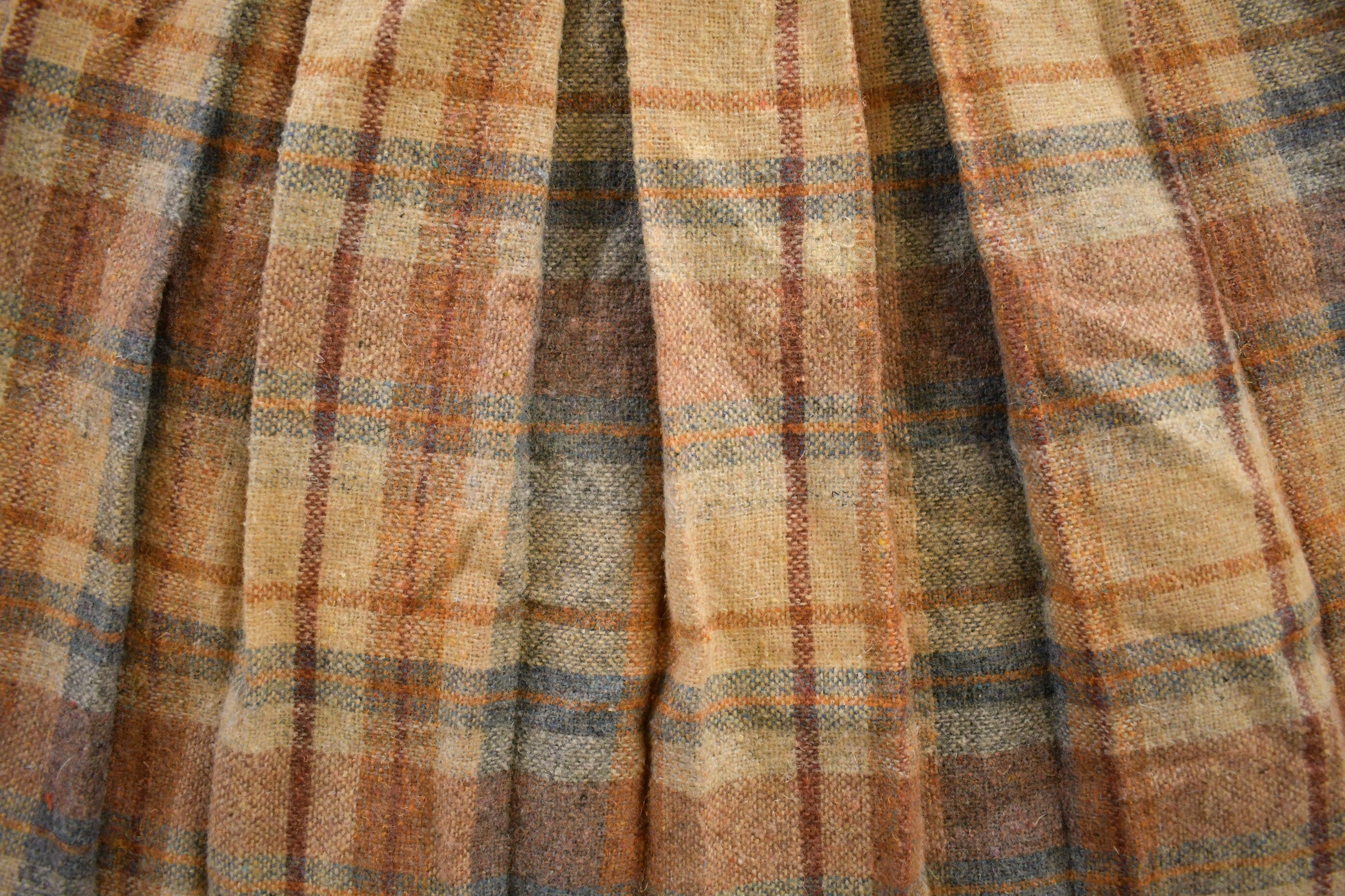 Vintage 1970s Rrrruss Plaid Skirt Size 28x28
