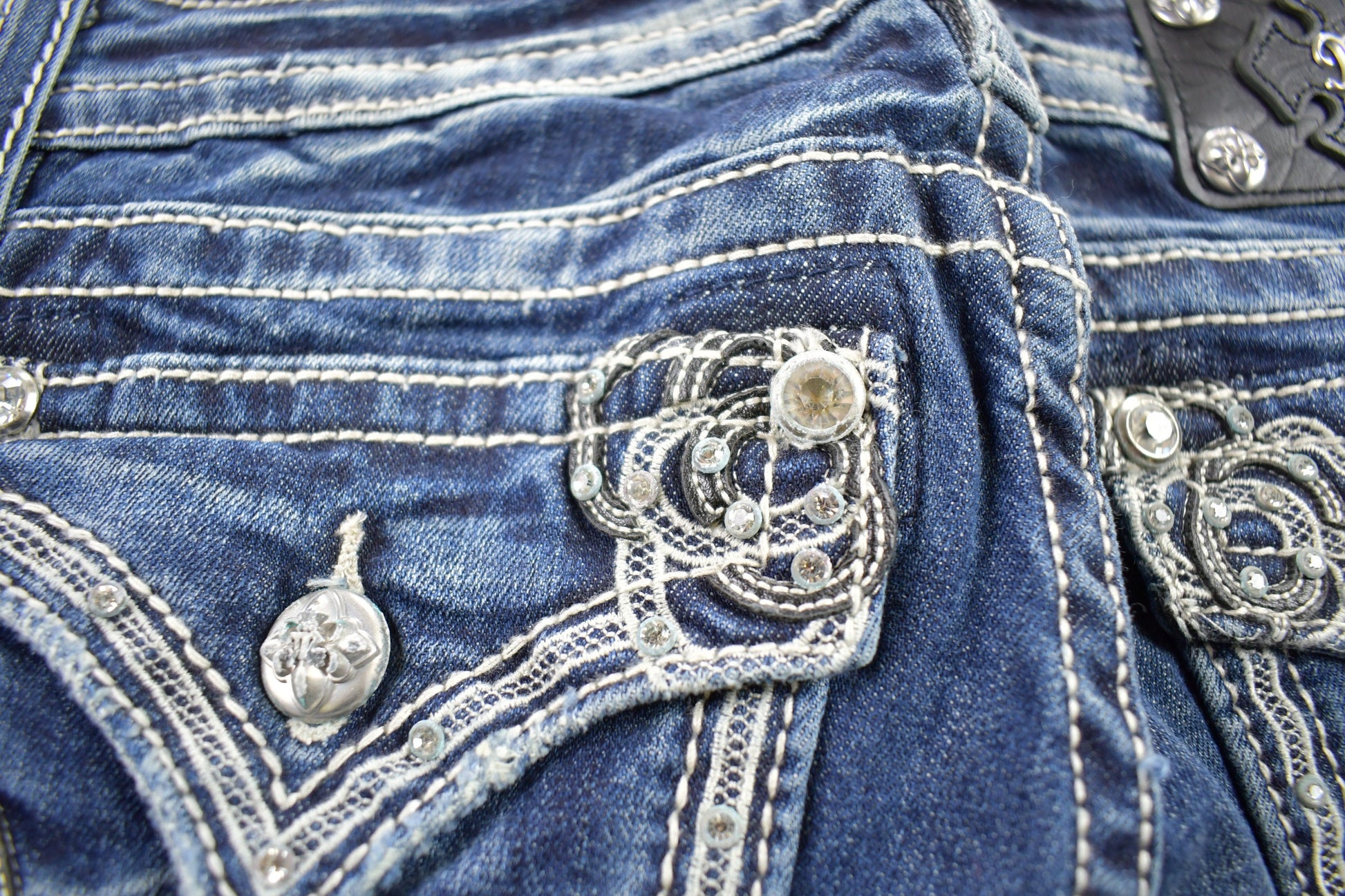 Vintage Y2K Miss Me Bedazzled Low Rise Jeans Size 26x32