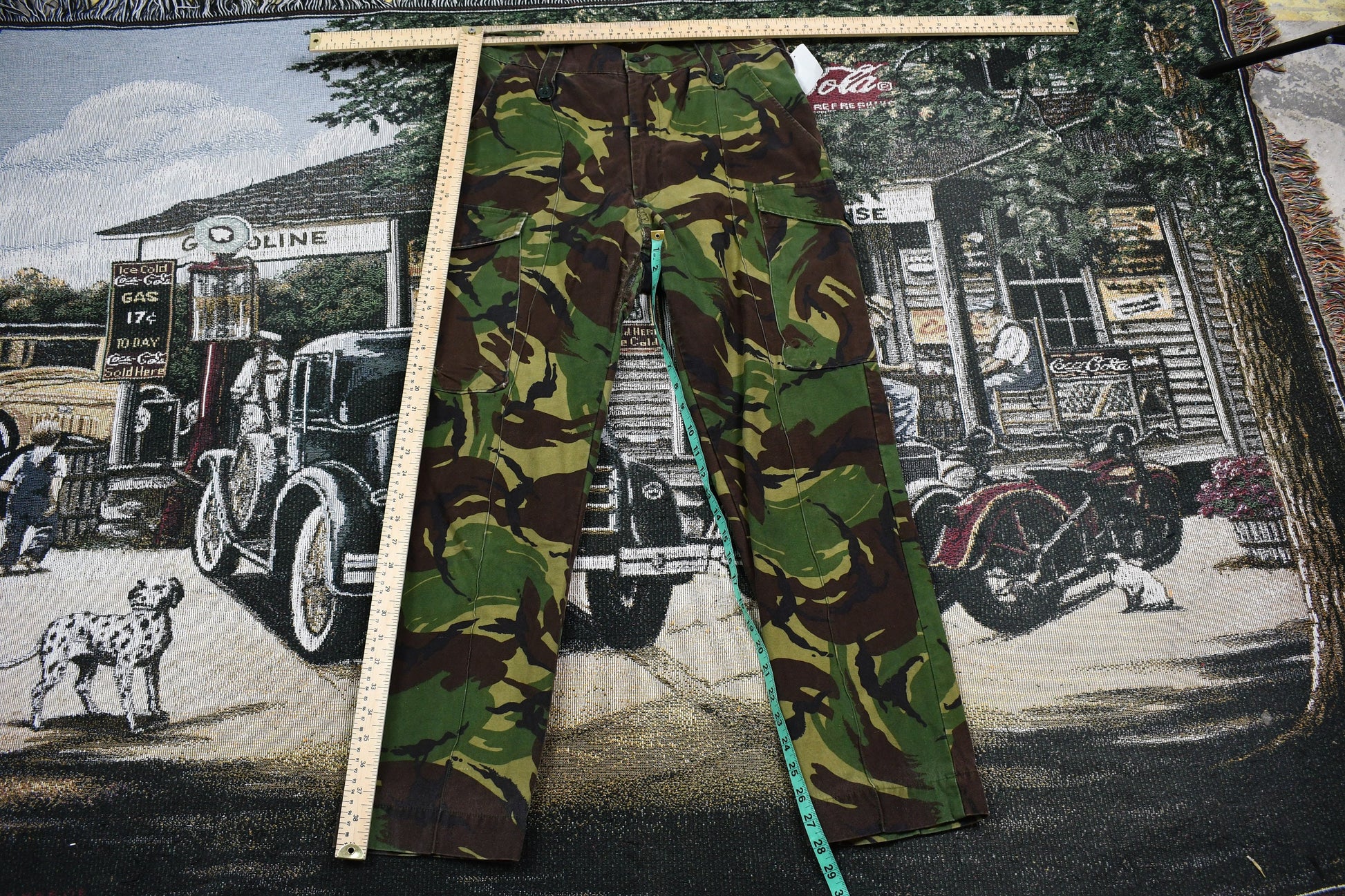 Vintage Camo Cargo Pants Size 32 x 28.5 / Streetwear Fashion / Bottoms / Trousers / Military & Army Camo / Camouflage / Utility Pant