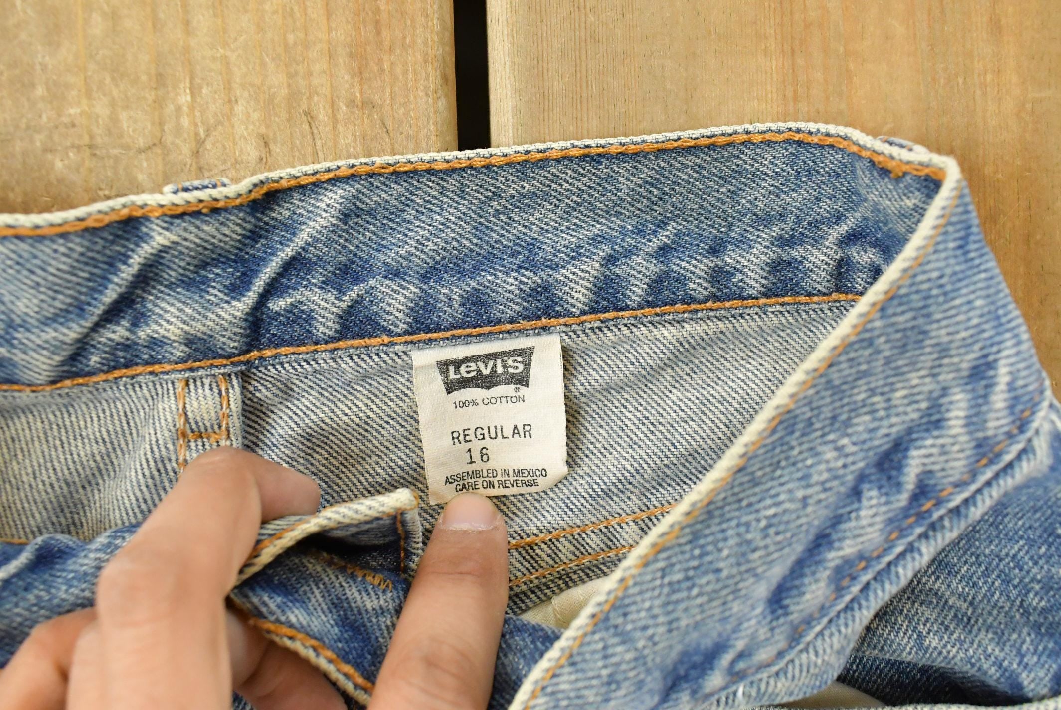 Vintage 1990s Levi's Denim Jeans Women's 27 x 26 / Relaxed Fit / 90s Levi's / Distressed Sun Faded Jeans