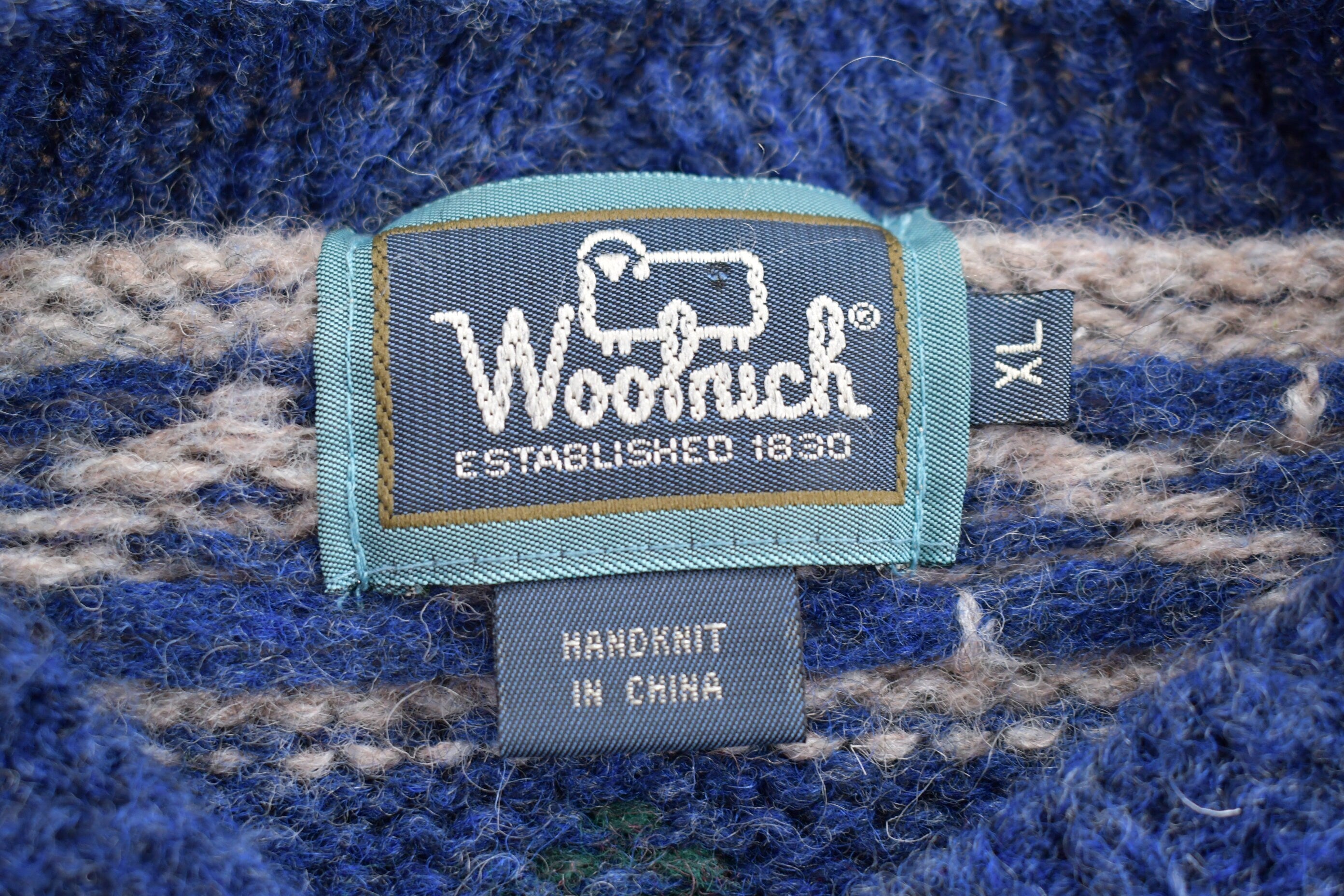 Vintage 1990s Woolrich Hand Knitted Winter Theme Crewneck Sweater