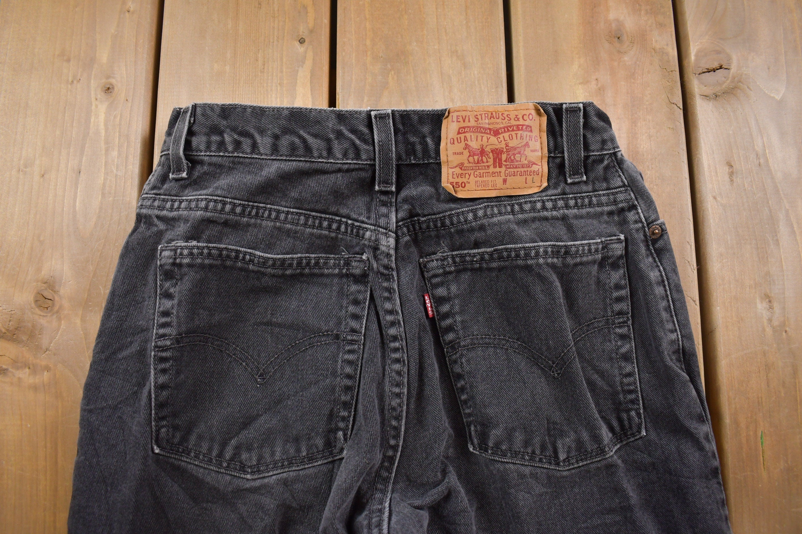 Vintage 1990s Levi's 550 Red Tab Black Denim Jeans Size 25 x 30