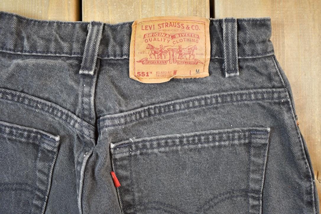 Vintage 1990s Levi Strauss Red Tab 551 Black Wash Denim Jeans Size 30 x 29