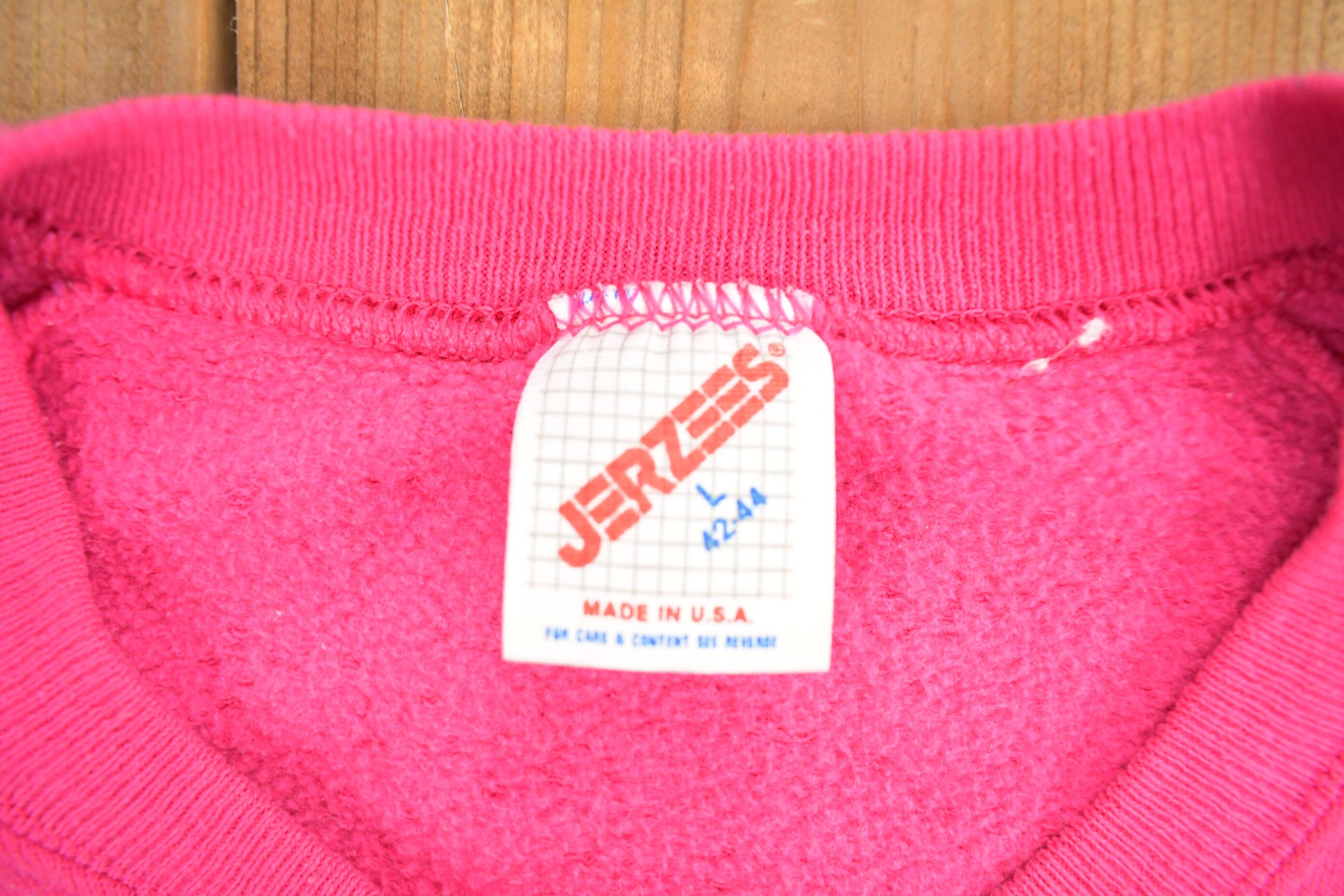 Vintage 1990s Pink Heart-Shaped Floral Wreath Crewneck Sweatshirt