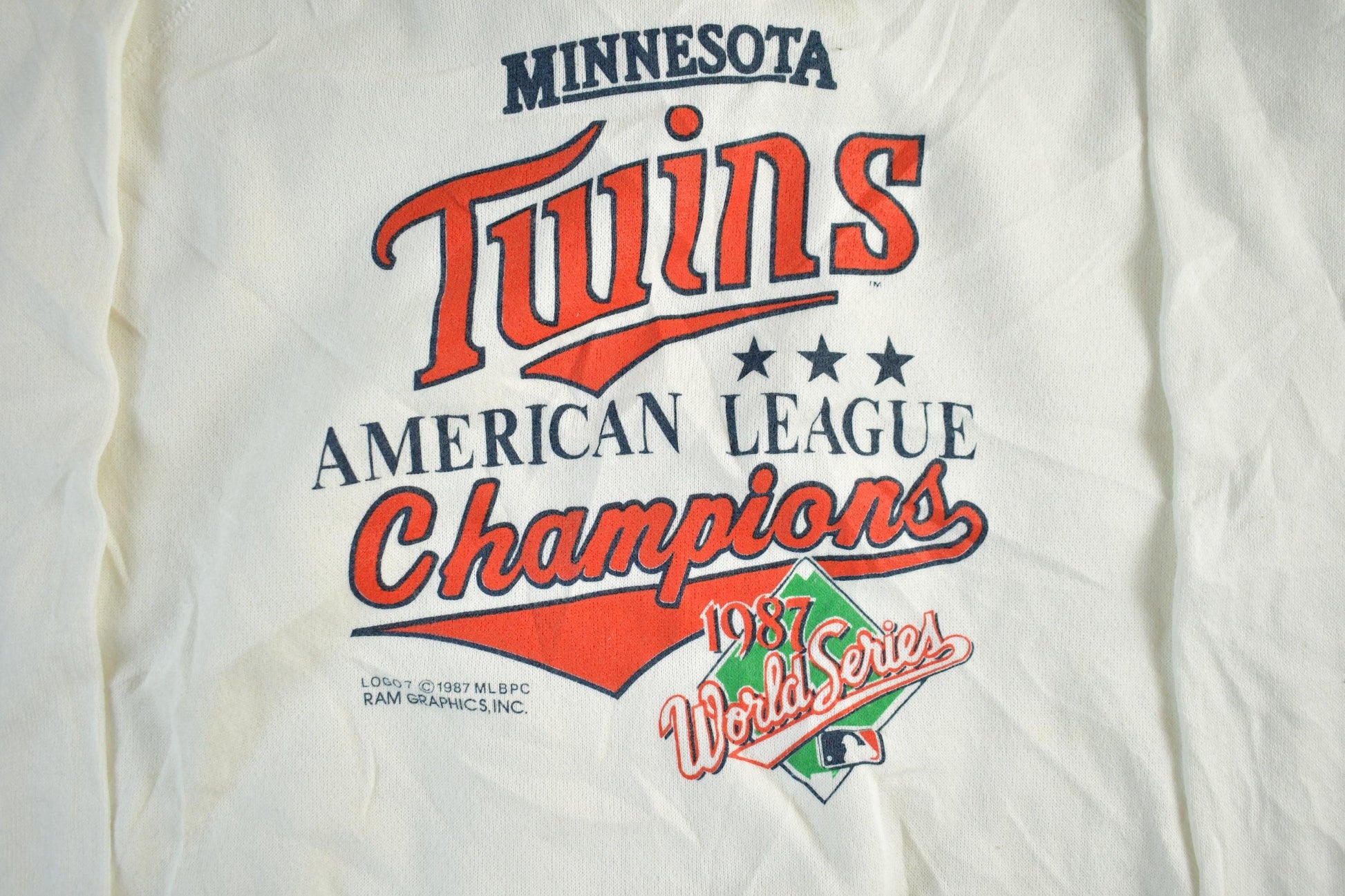 Vintage 1987 Minnesota Twins MLB Crewneck Sweatshirt Men's Medium / Made In USA / Baseball / Sportswear / World Series