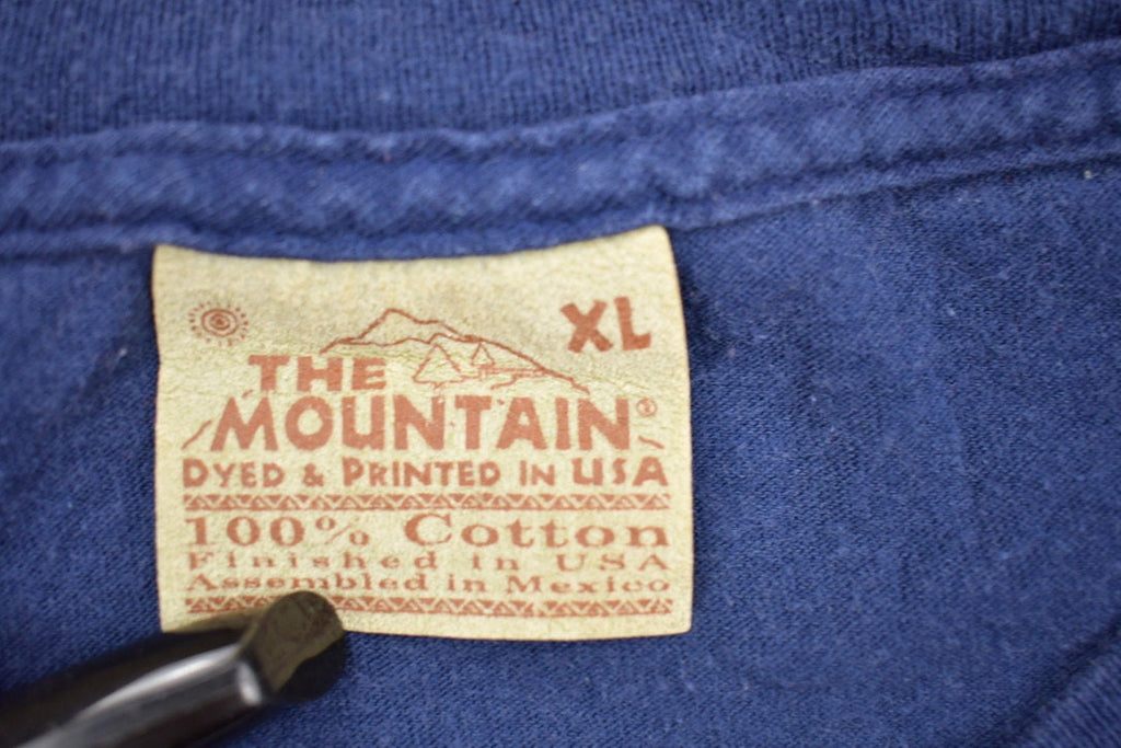 Vintage 2000s The Mountain Wolf Theme Graphic T-Shirt