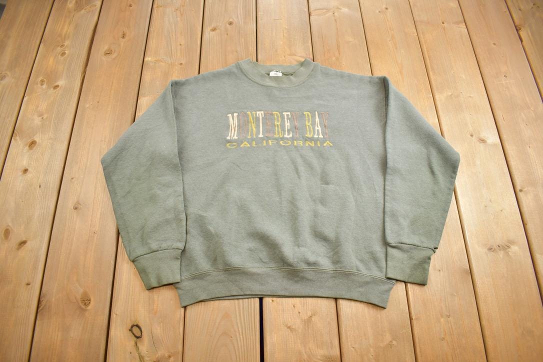 Vintage 1990s Monterey Bay California Embroidered Souvenir Travel Crewneck Sweatshirt