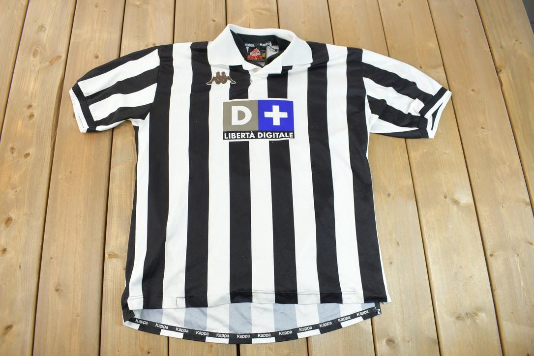 Vintage 1999 Kappa Juventus Home Soccer Jersey