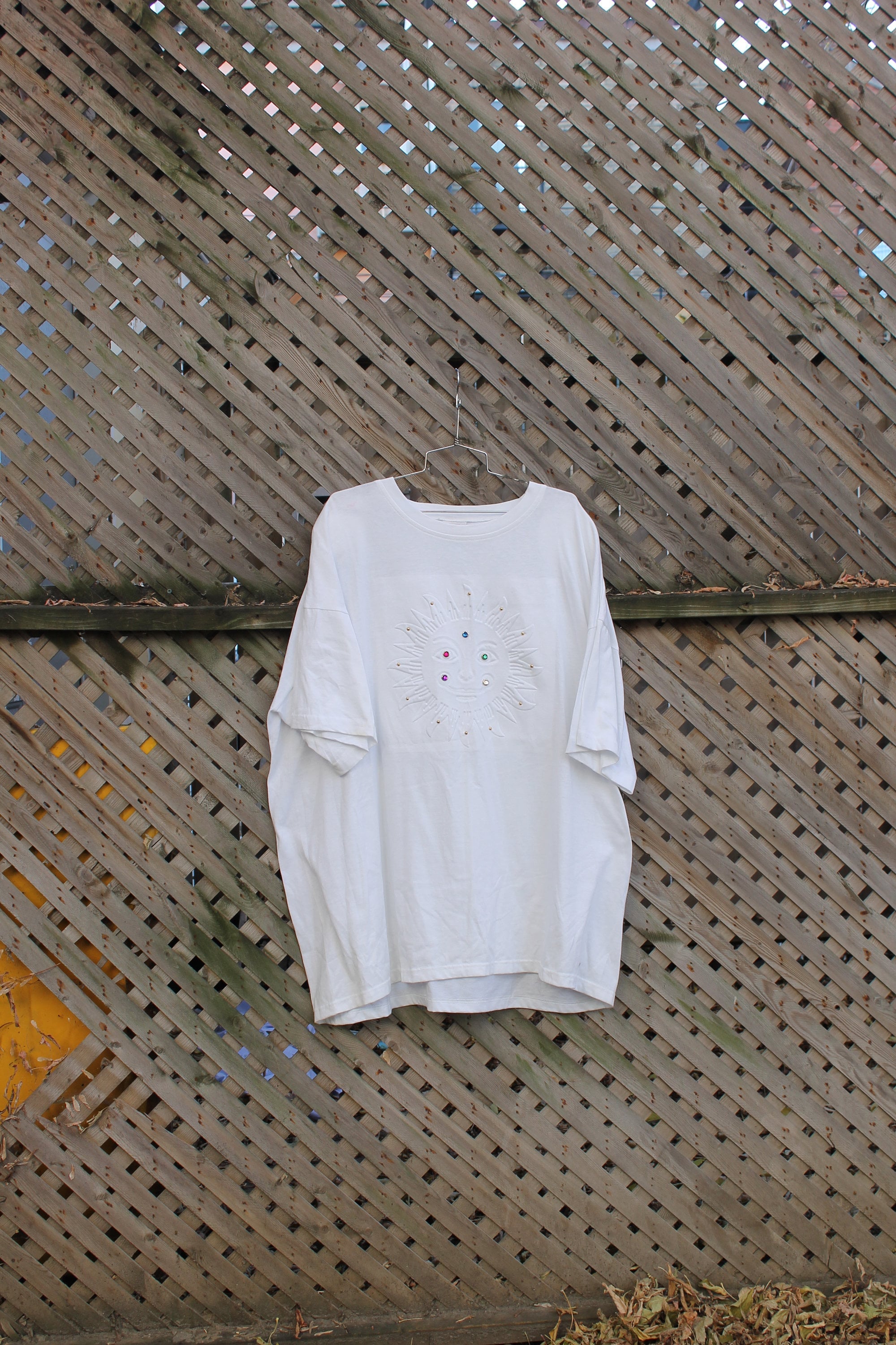Vintage 1990s Sun Theme Embossed Graphic T Shirt