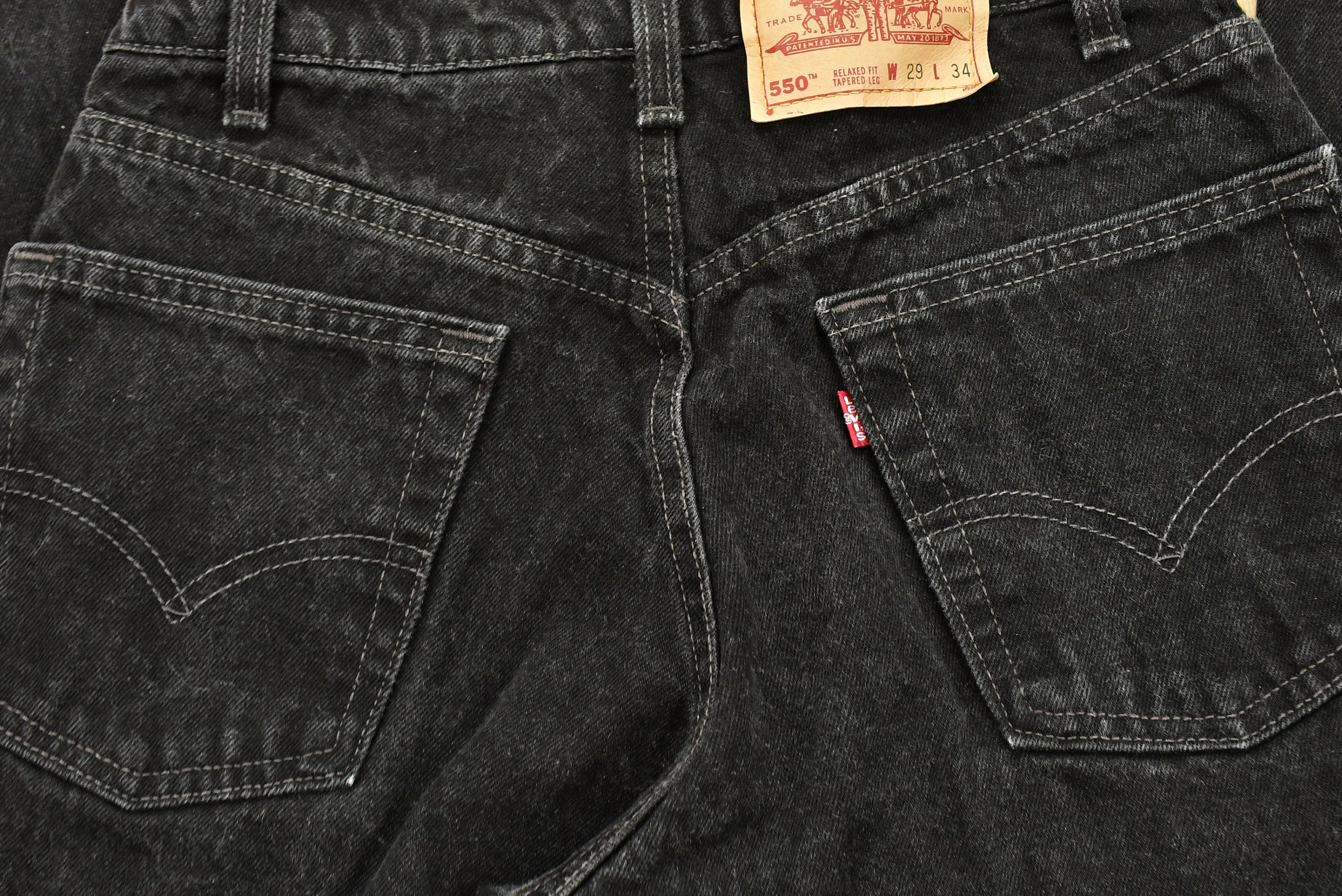 Vintage 1990s Levi's 550 Red Tab Jeans Size 29 x 34