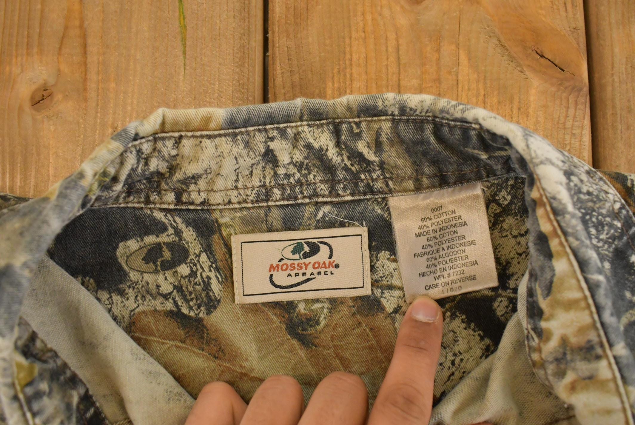 Vintage 1990s Mossy Oak Apparel Tree Camo Cloth Button Up Shirt Men's L / Vintage Button Up / Hunting / Outdoors