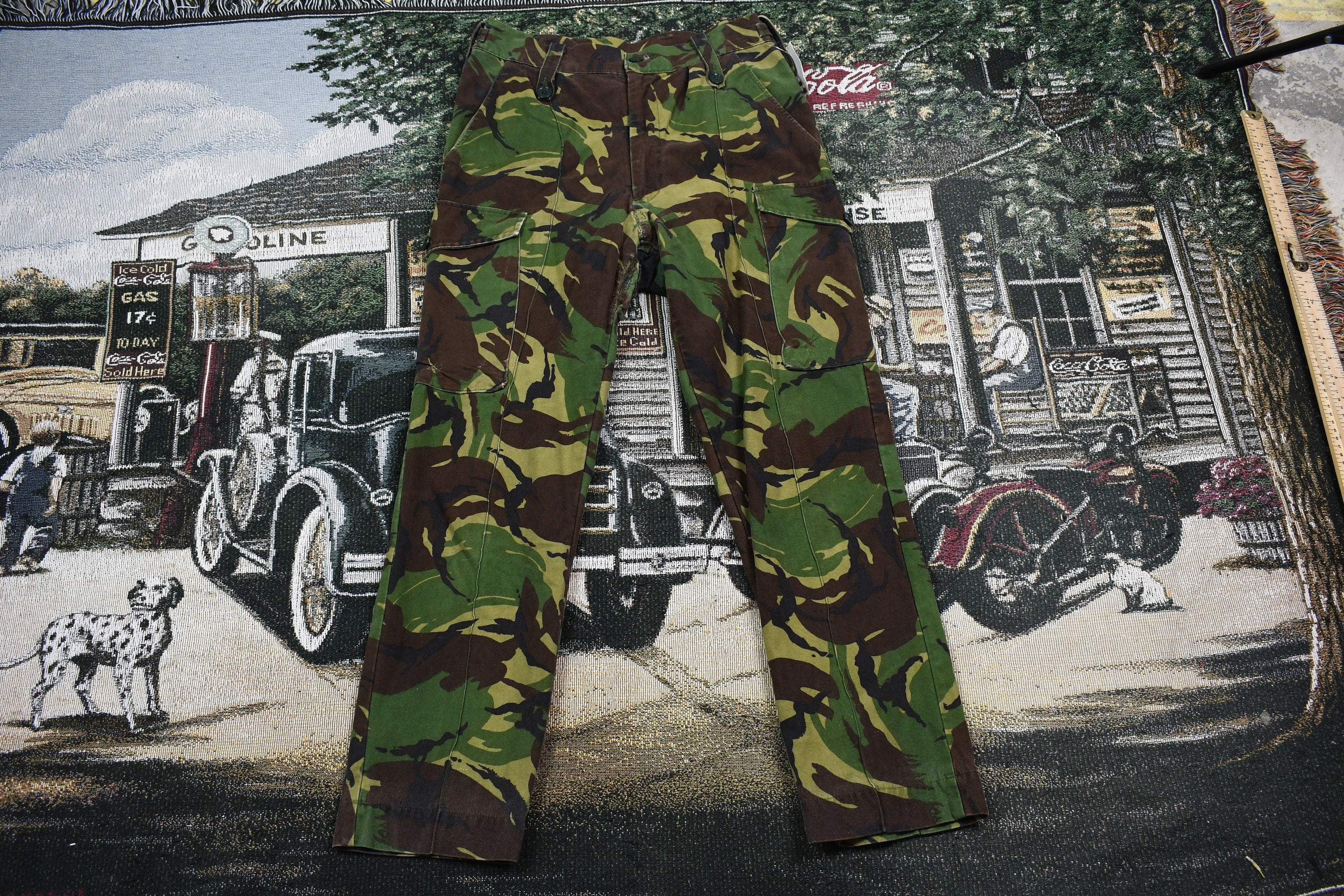 Vintage Camo Cargo Pants Size 32 x 28.5