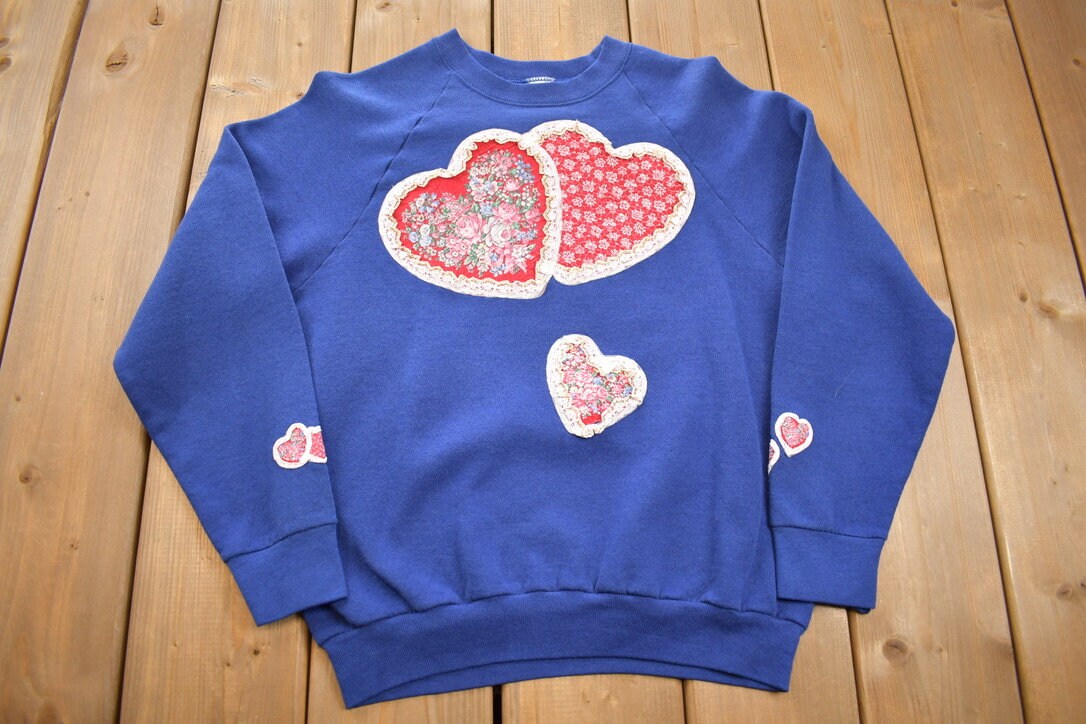 Vintage 1990s 3D Hearts Floral Embroidered Crewneck Sweatshirt / 90s Crewneck / Souvenir / Athleisure / Streetwear