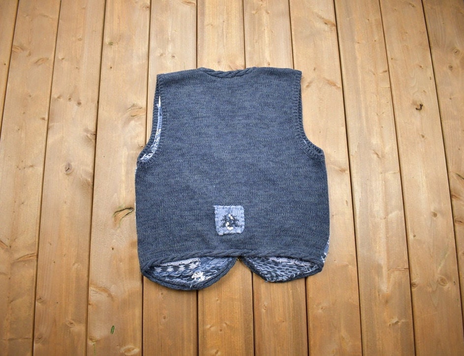 Vintage 1990s 3D Winter Colored Cable Knit Sweater Vest / Vintage 90s Vest / Abstract Patterns / Hand Knitted