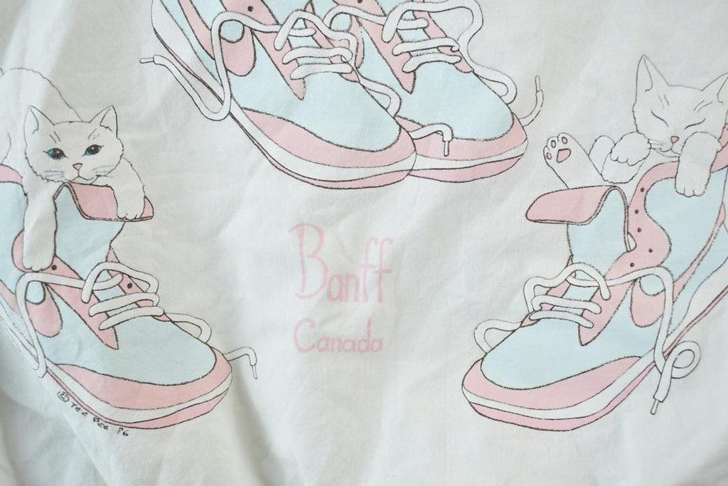 Vintage 1990s Banff Canada Cute Kitten Sneakers Crewneck Sweatshirt