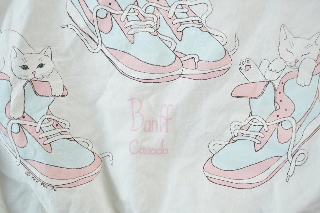 Vintage 1990s Banff Canada Cute Kitten Sneakers Crewneck Sweatshirt
