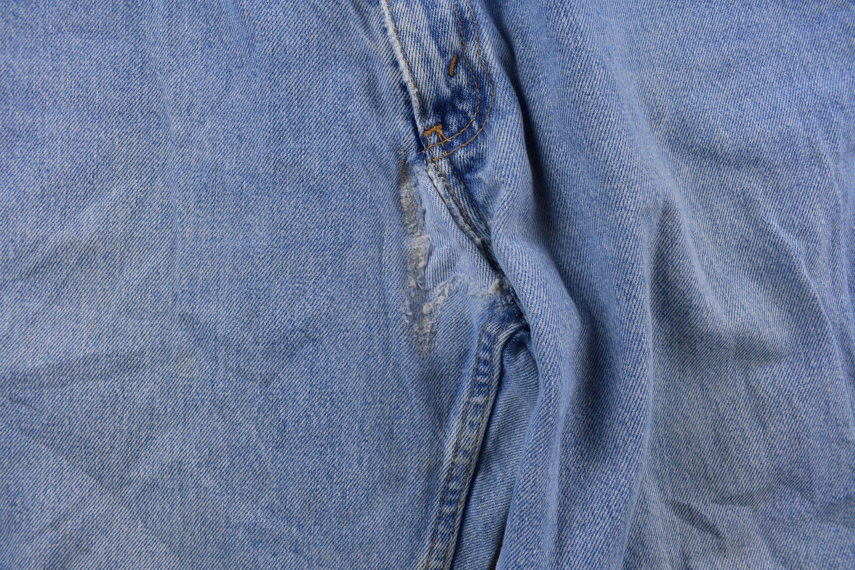 Vintage 1990s Levi's 550 Red Tab Jeans Size 34 x 30