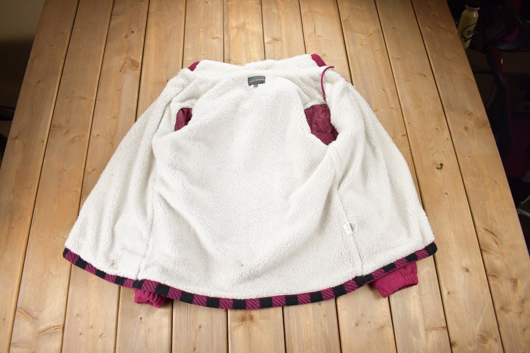 Vintage 1990s Classic Editions Wolf Theme Fleece Sweater /