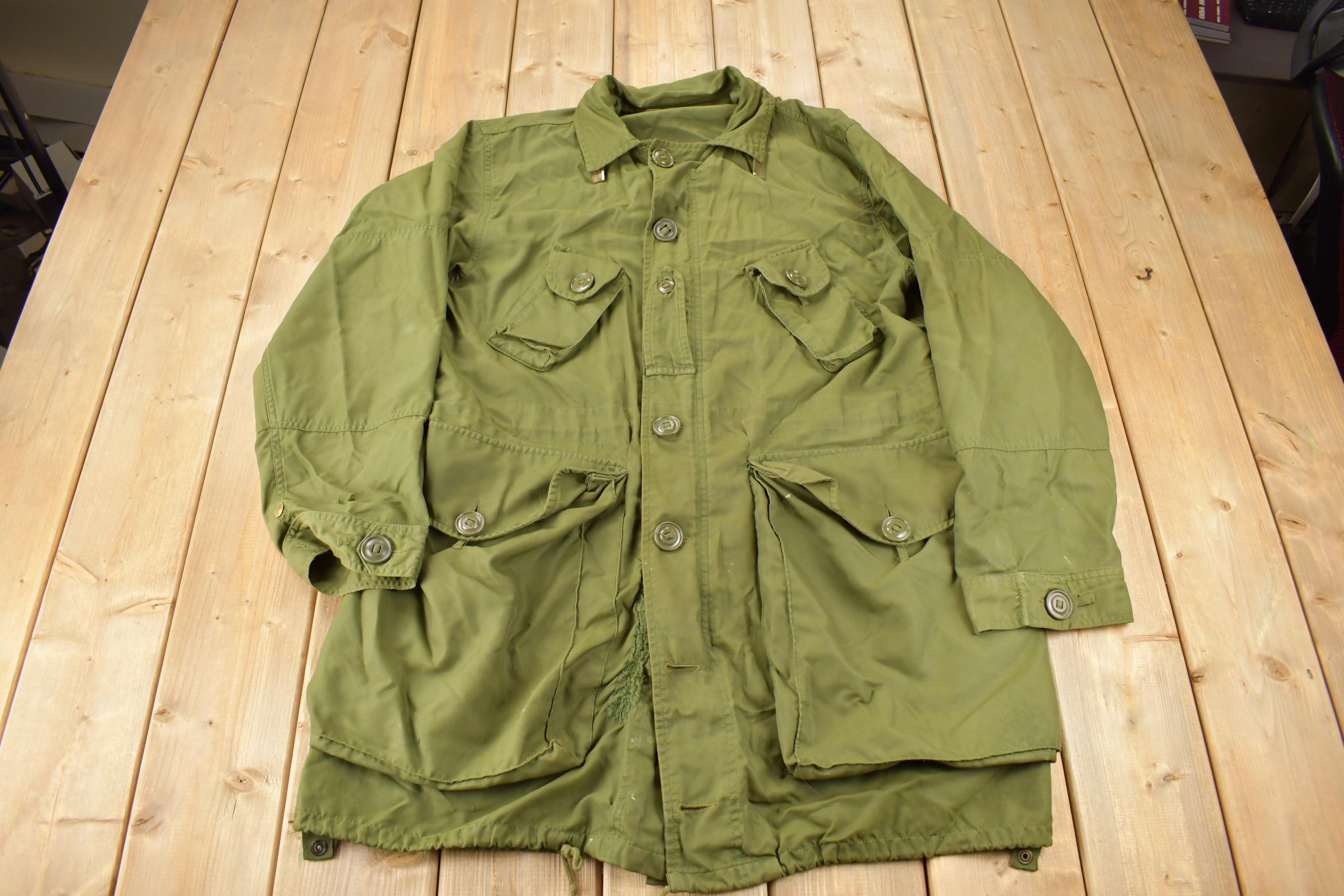 Vintage 1980s Canadian Military Button Up Army Jacket