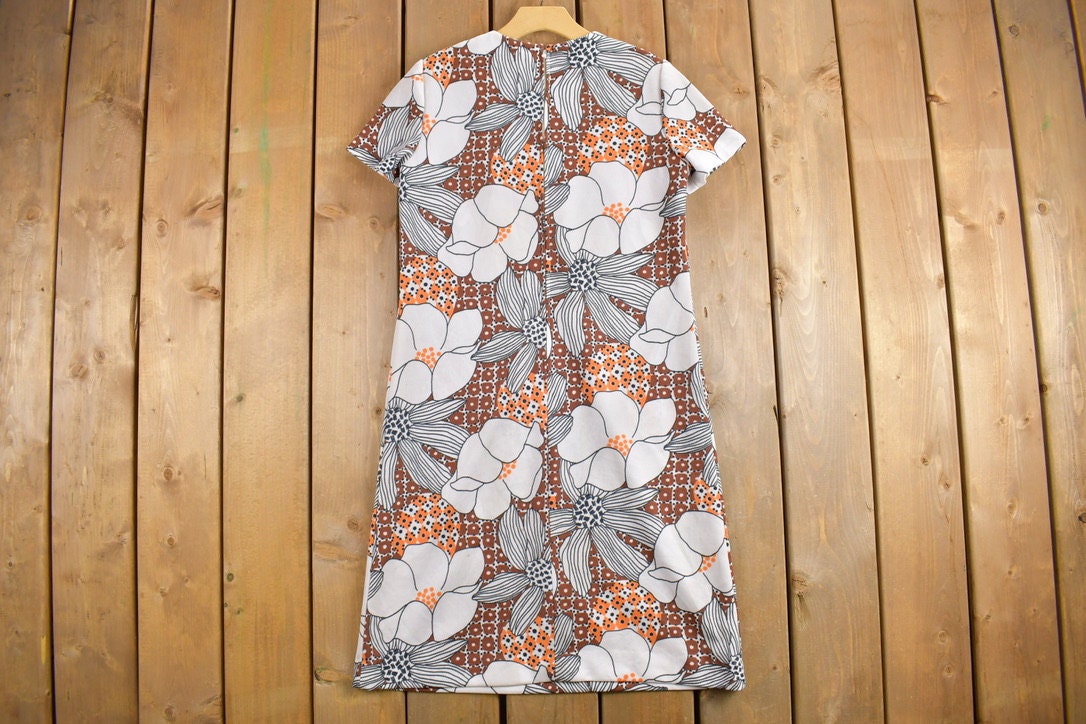 Vintage 1960s Floral Short Sleeve Dress / True Vintage / Retro Style / Gogo Dress / Mod Fashion / A lIne