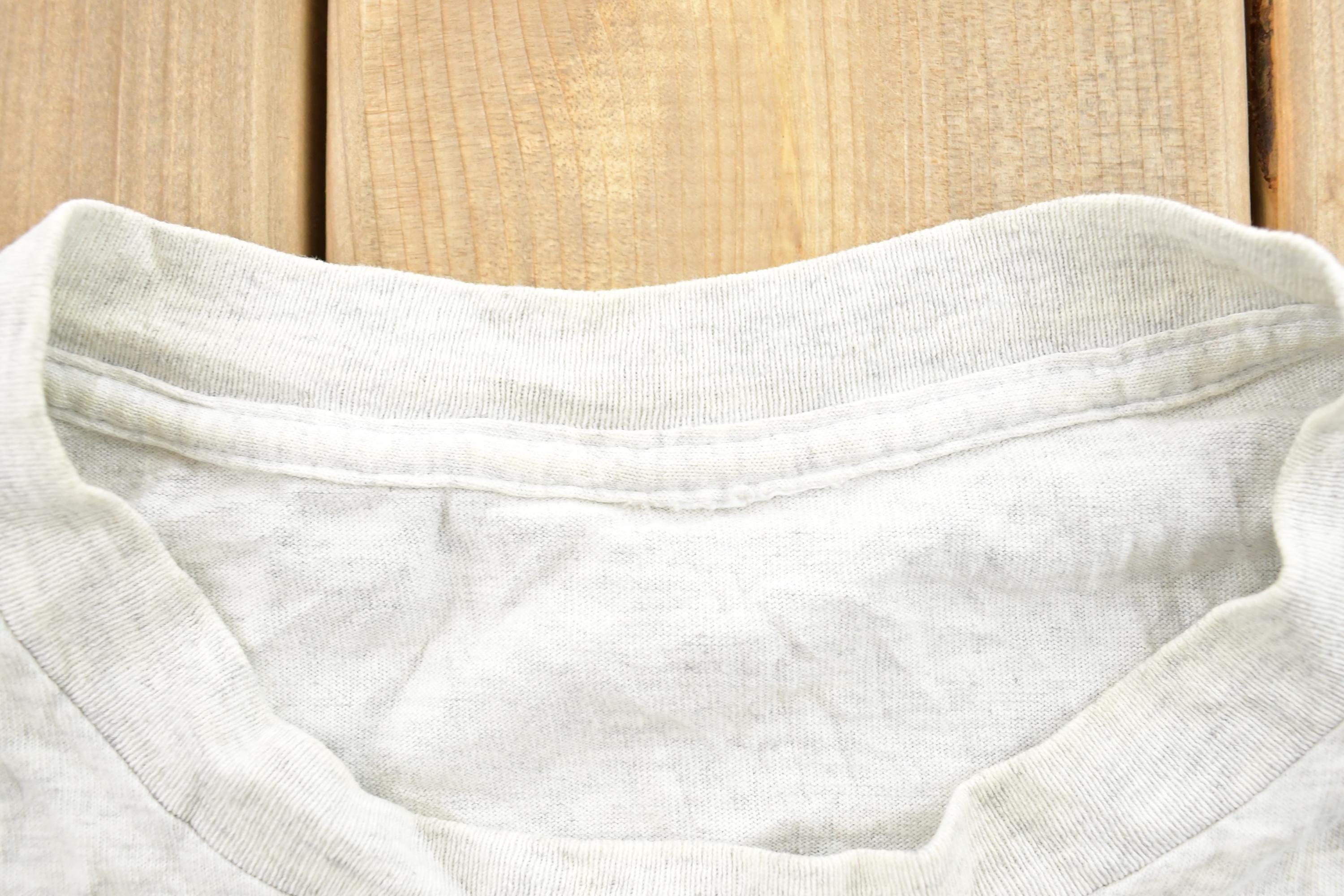 Vintage 1990s Bear And Bluejay Theme Habitat Graphic T-Shirt