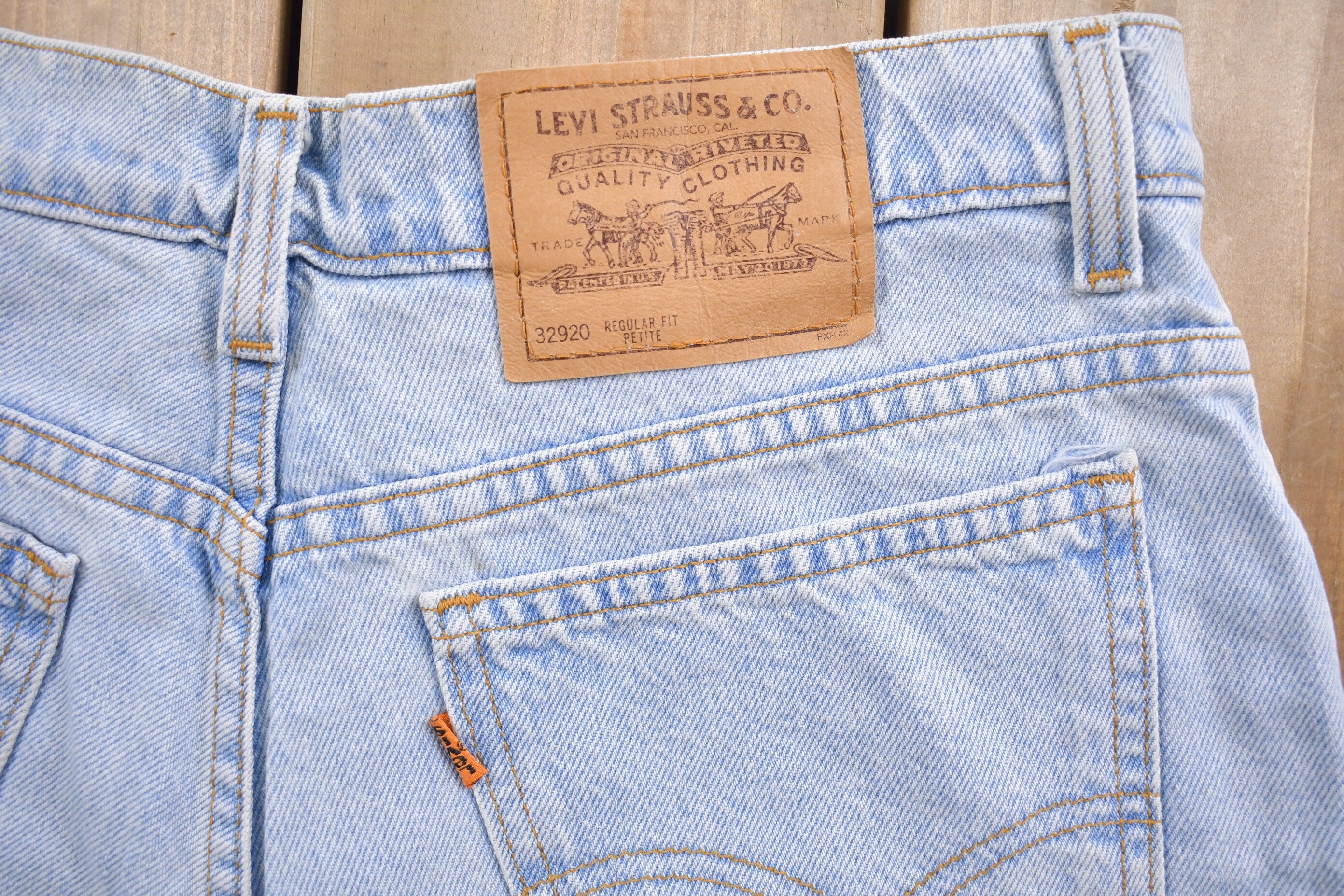 Vintage 1990s Levi Jean Short Shorts 30 x 4
