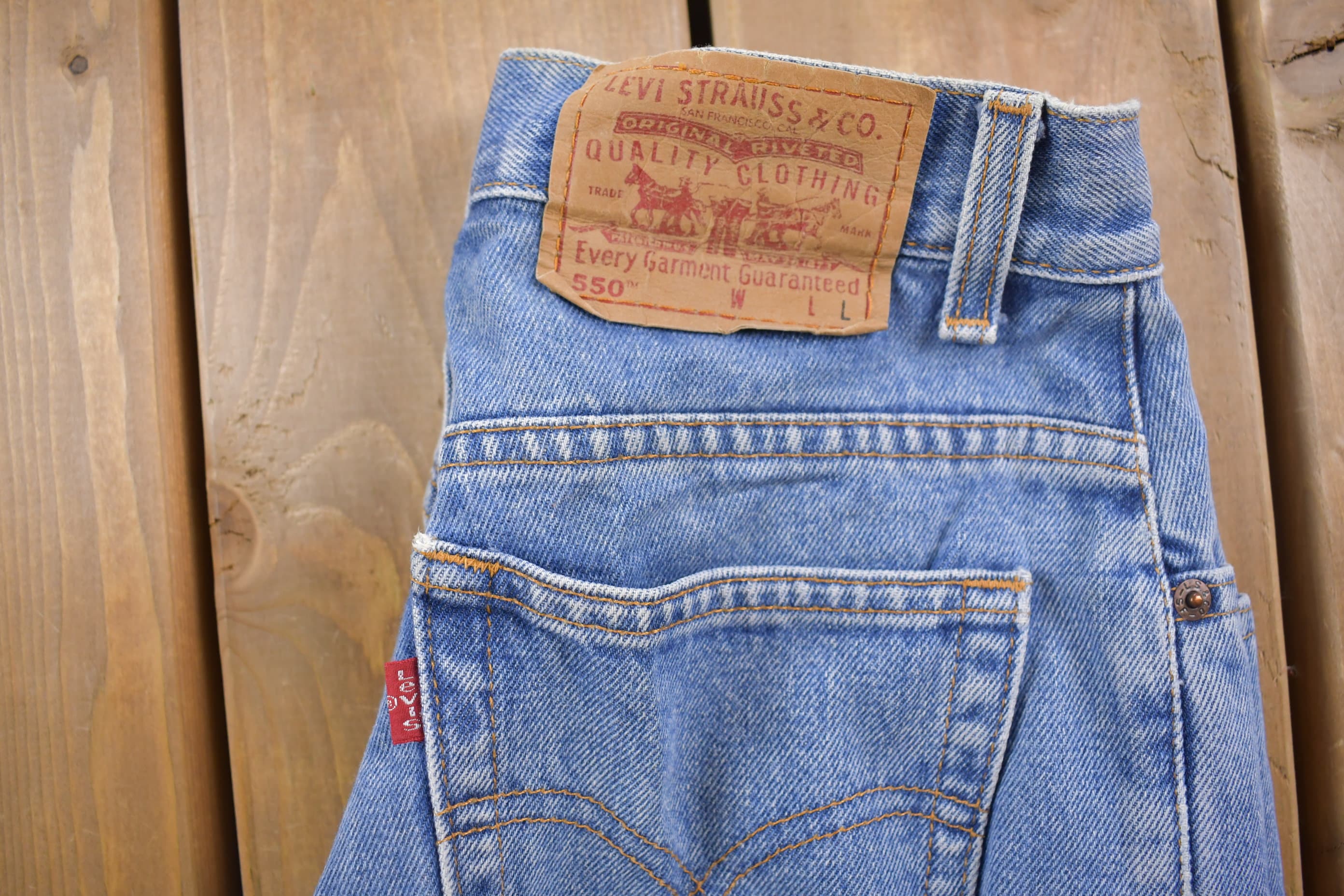 Vintage 1990s Levi's 550 Red Tab Jeans Size 26 x 33